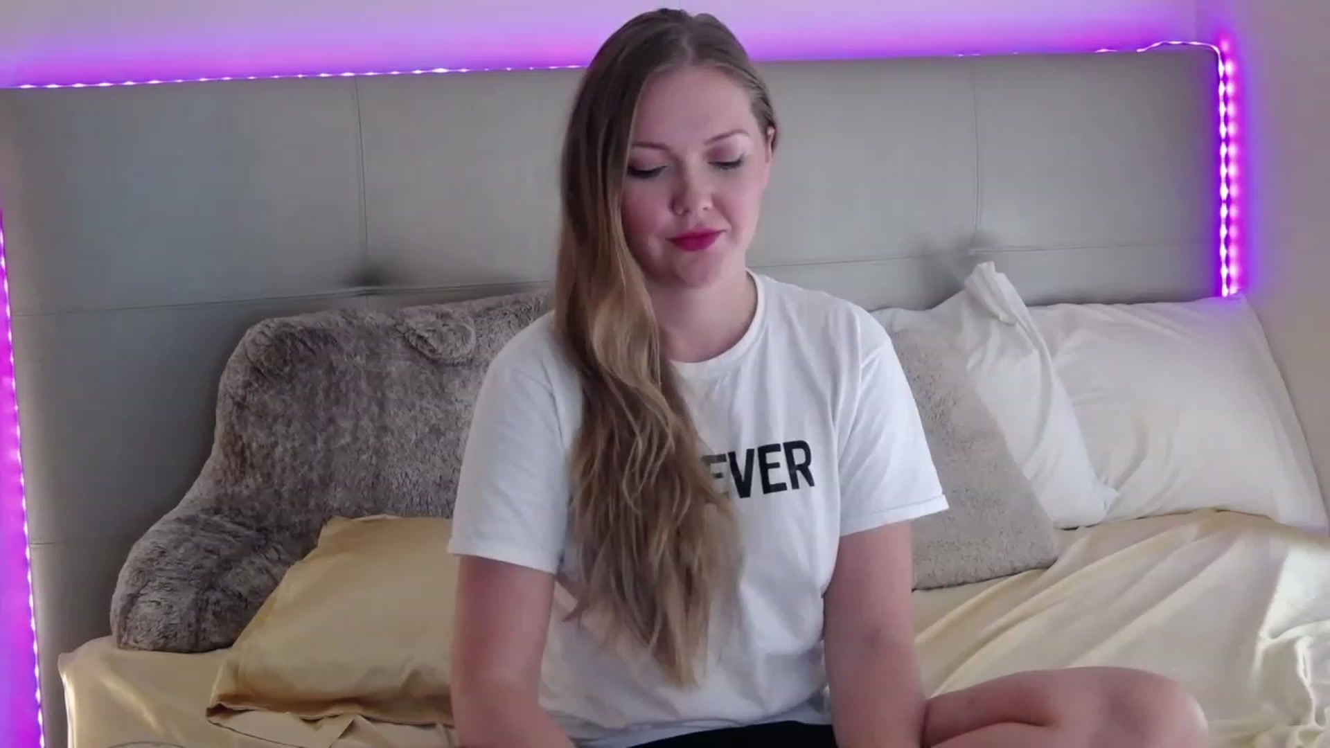 Gallery image thumbnail from KittyKpk's myfreecams stream on, 12/22/2022, 15:33 image 6 of 20
