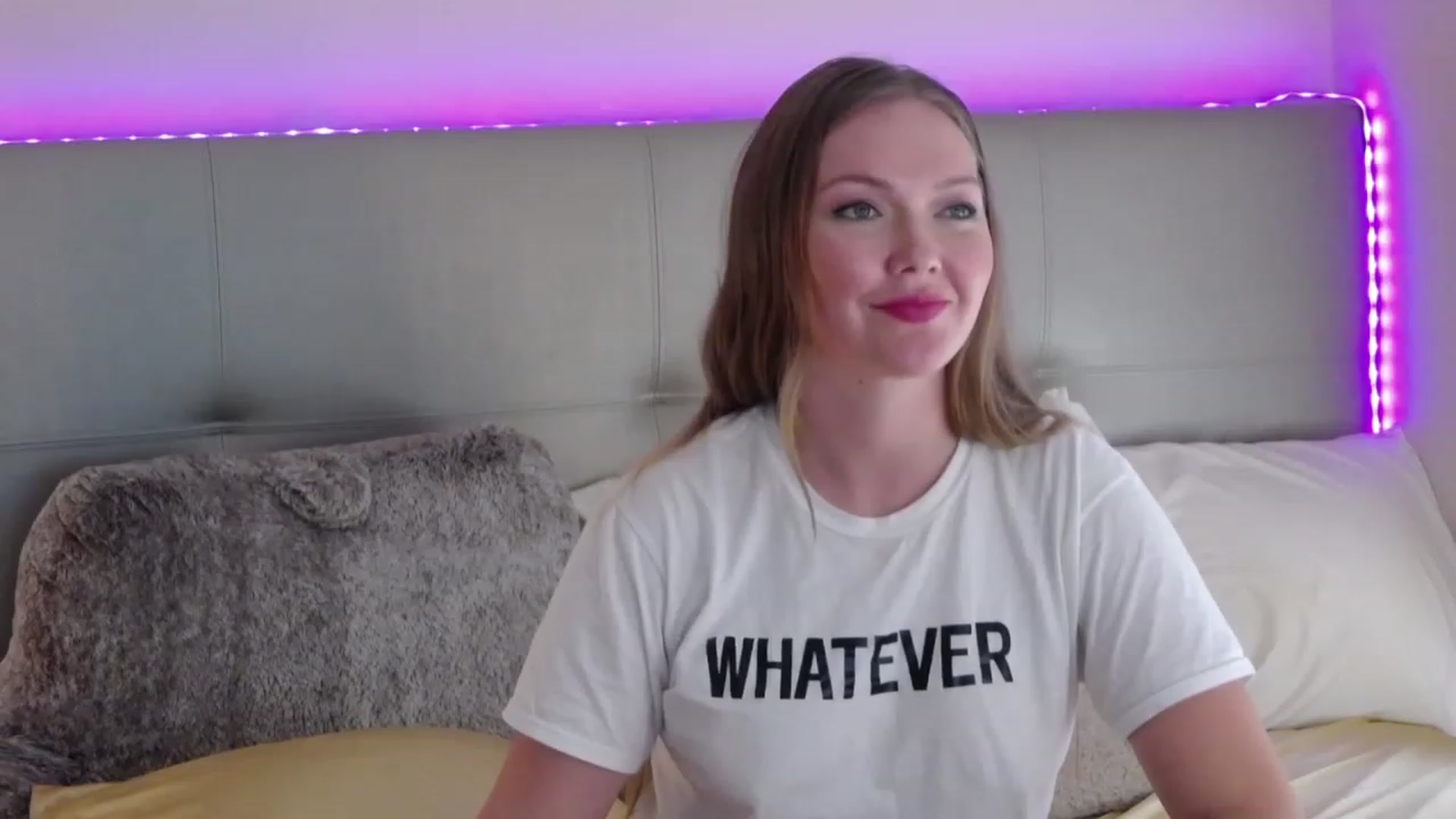 Gallery image thumbnail from KittyKpk's myfreecams stream on, 12/22/2022, 15:33 image 12 of 20
