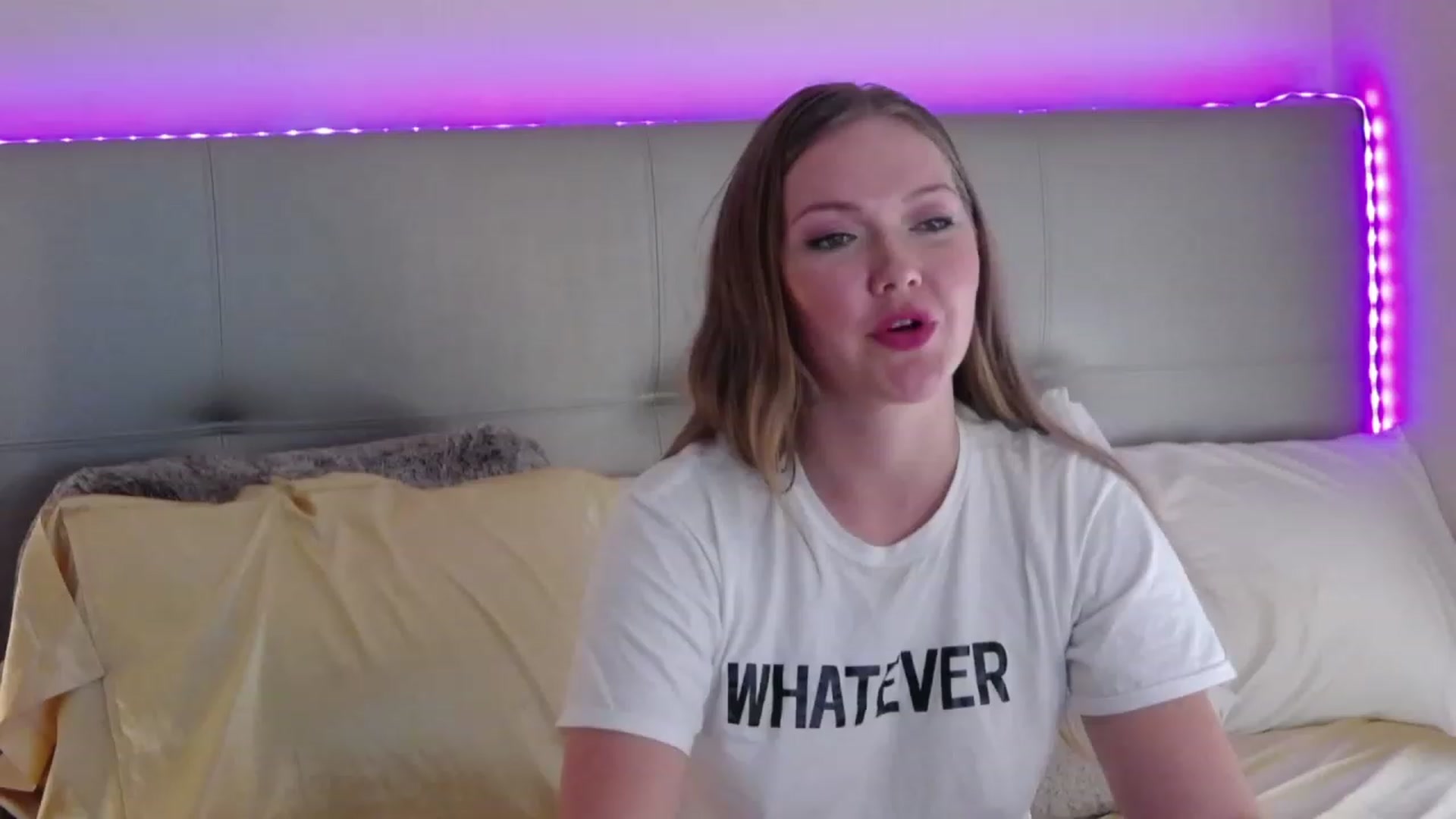 Gallery image thumbnail from KittyKpk's myfreecams stream on, 12/22/2022, 15:33 image 14 of 20