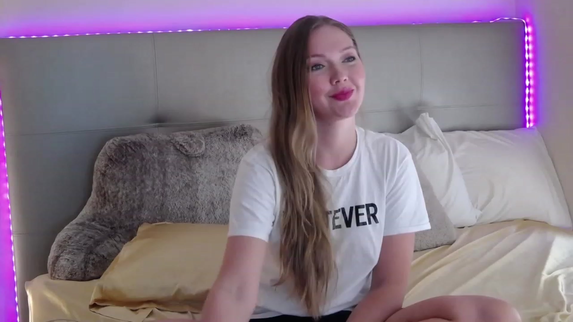 Gallery image thumbnail from KittyKpk's myfreecams stream on, 12/22/2022, 15:33 image 7 of 20