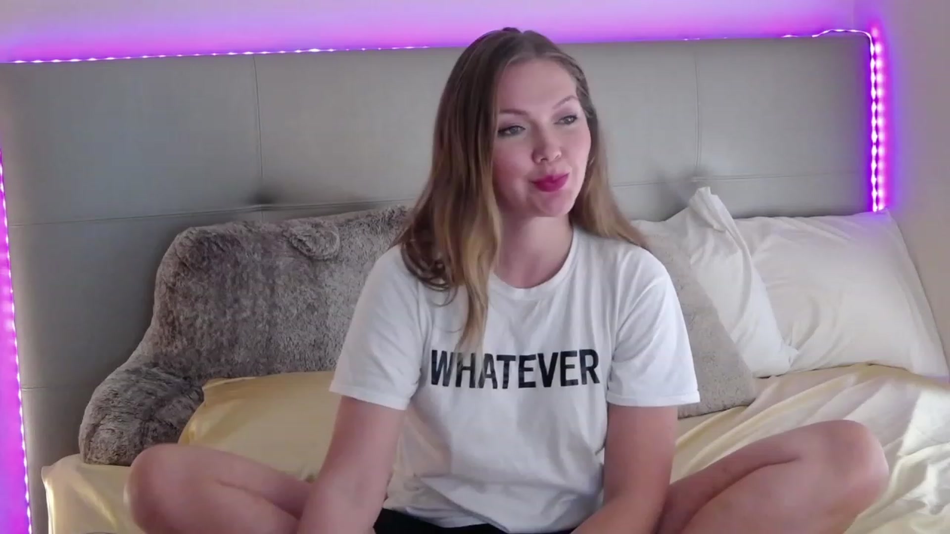 Gallery image thumbnail from KittyKpk's myfreecams stream on, 12/22/2022, 15:33 image 10 of 20
