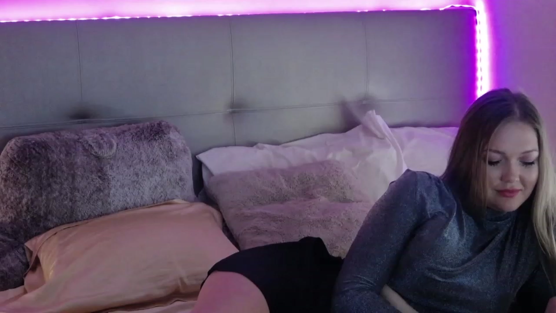 Gallery image thumbnail from KittyKpk's myfreecams stream on, 12/23/2022, 19:46 image 3 of 20