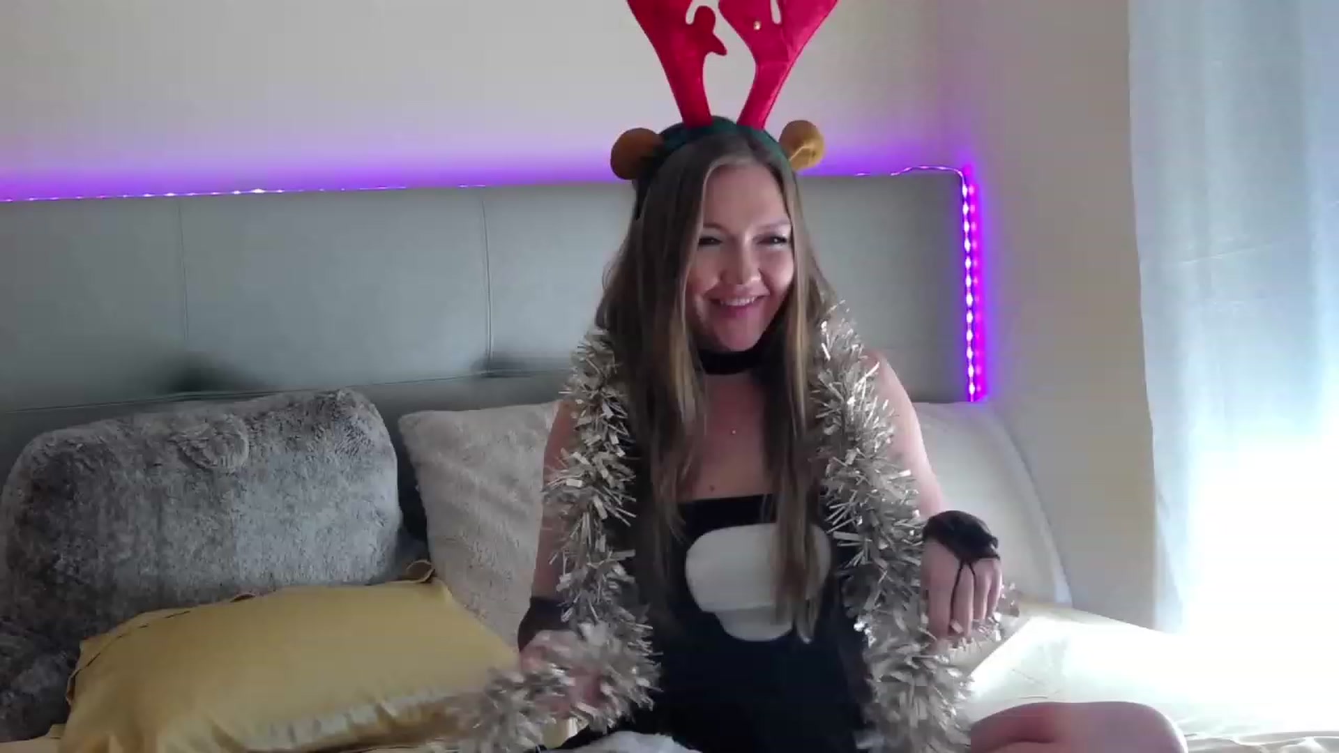 Gallery image thumbnail from KittyKpk's myfreecams stream on, 12/24/2022, 11:24 image 16 of 20