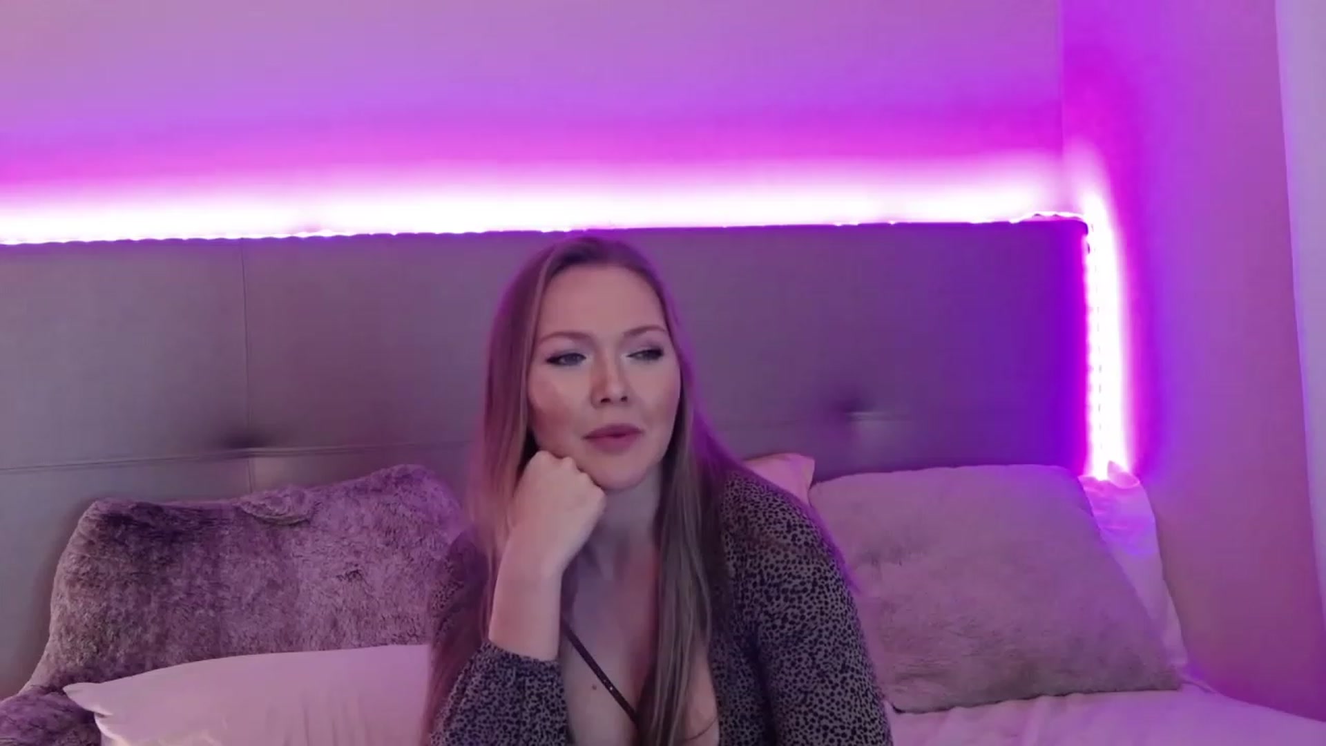 Gallery image thumbnail from KittyKpk's myfreecams stream on, 02/15/2023, 05:04 image 15 of 20