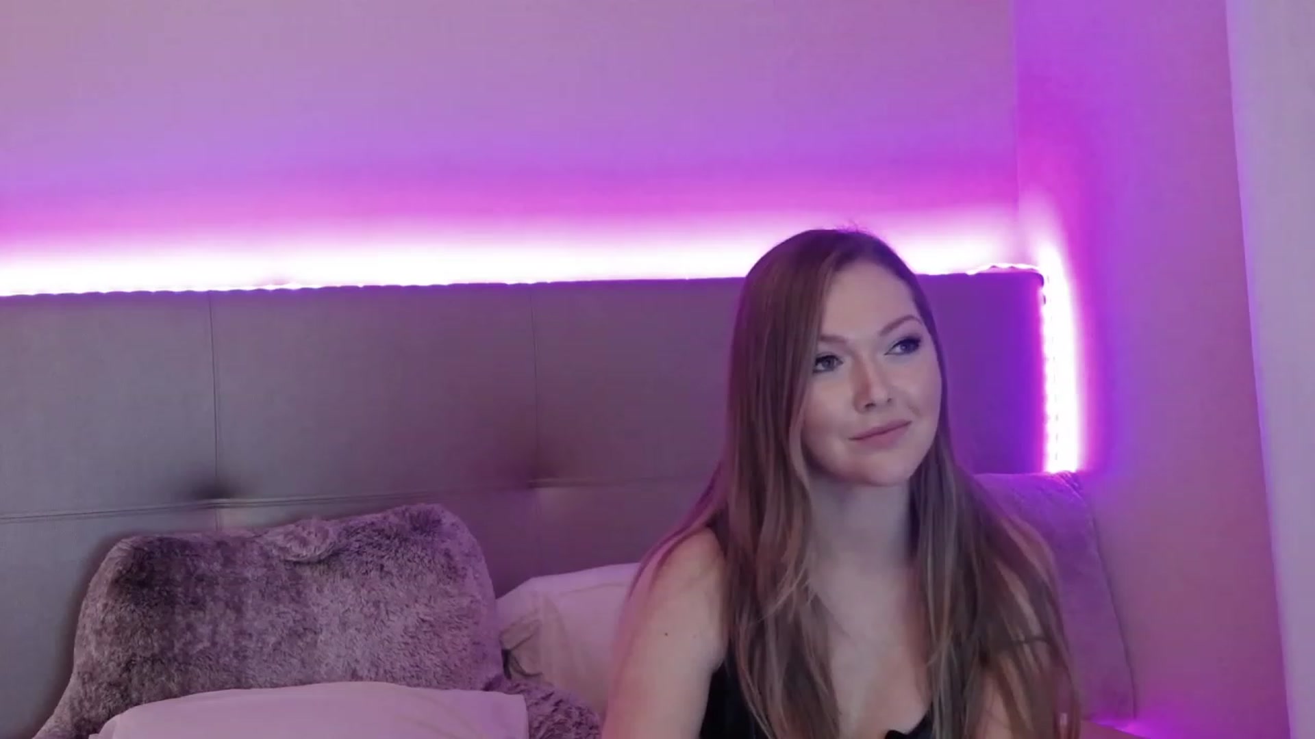 Gallery image thumbnail from KittyKpk's myfreecams stream on, 03/02/2023, 03:37 image 5 of 20