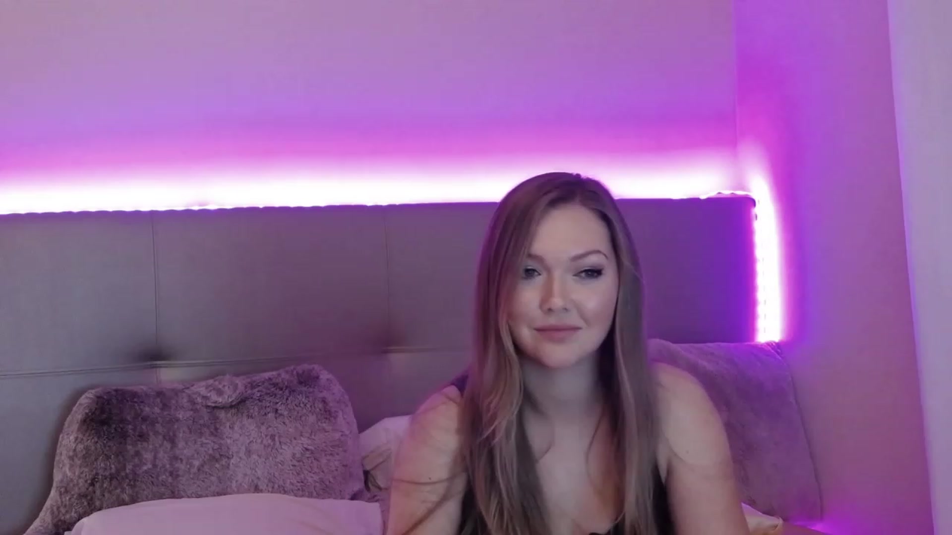 Gallery image thumbnail from KittyKpk's myfreecams stream on, 03/02/2023, 03:37 image 15 of 20