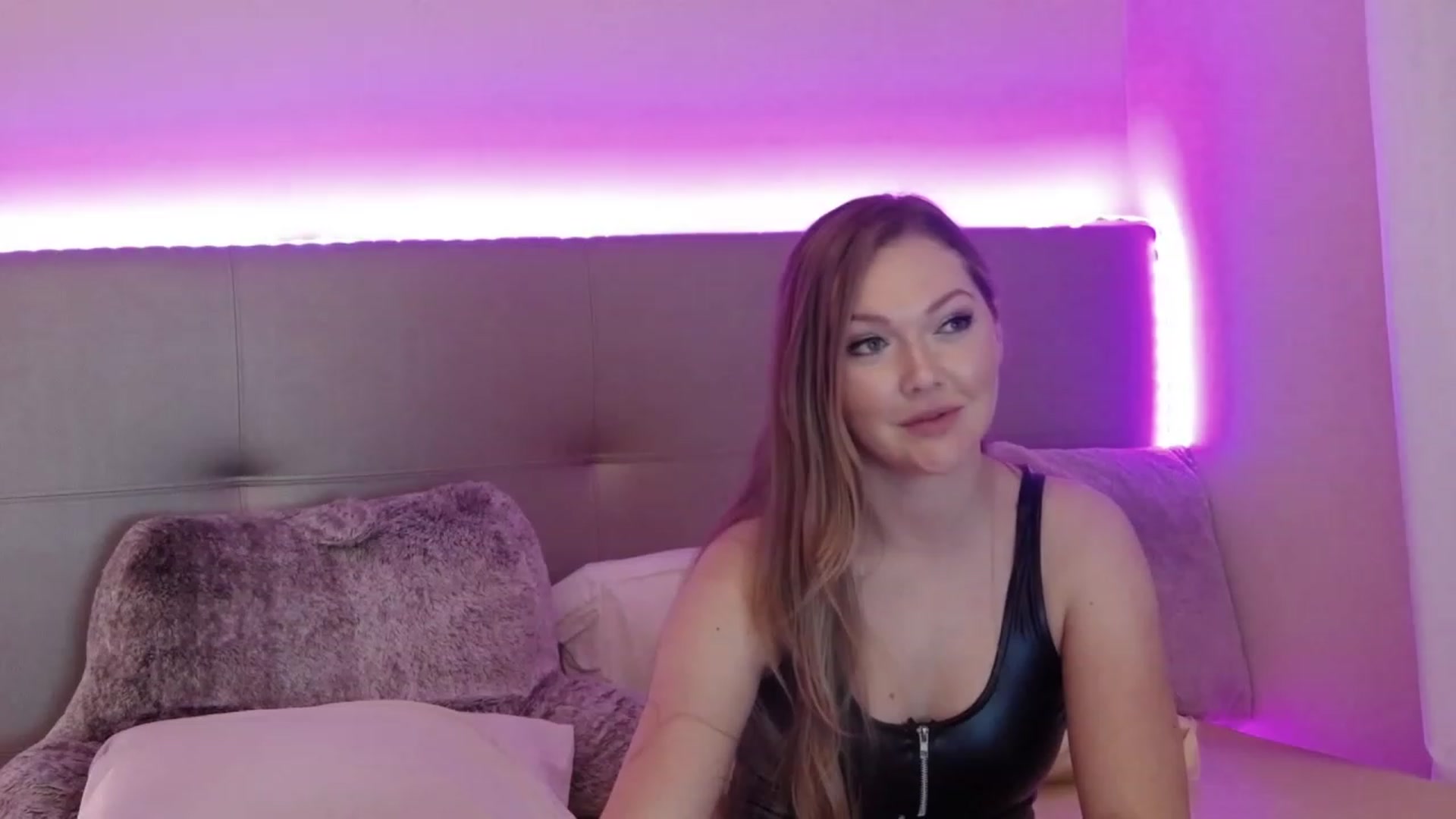 Gallery image thumbnail from KittyKpk's myfreecams stream on, 03/02/2023, 04:41 image 18 of 20