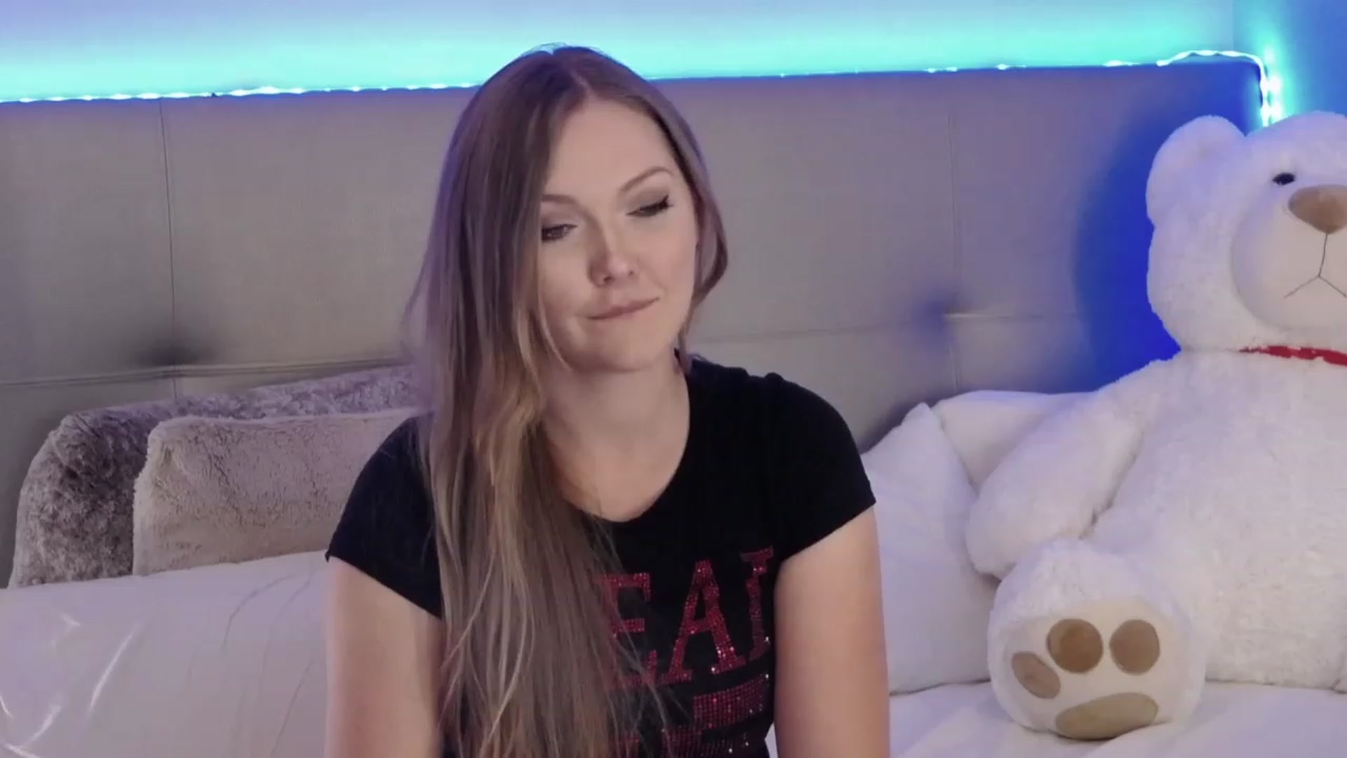 Gallery image thumbnail from KittyKpk's myfreecams stream on, 04/20/2023, 24:07 image 15 of 20