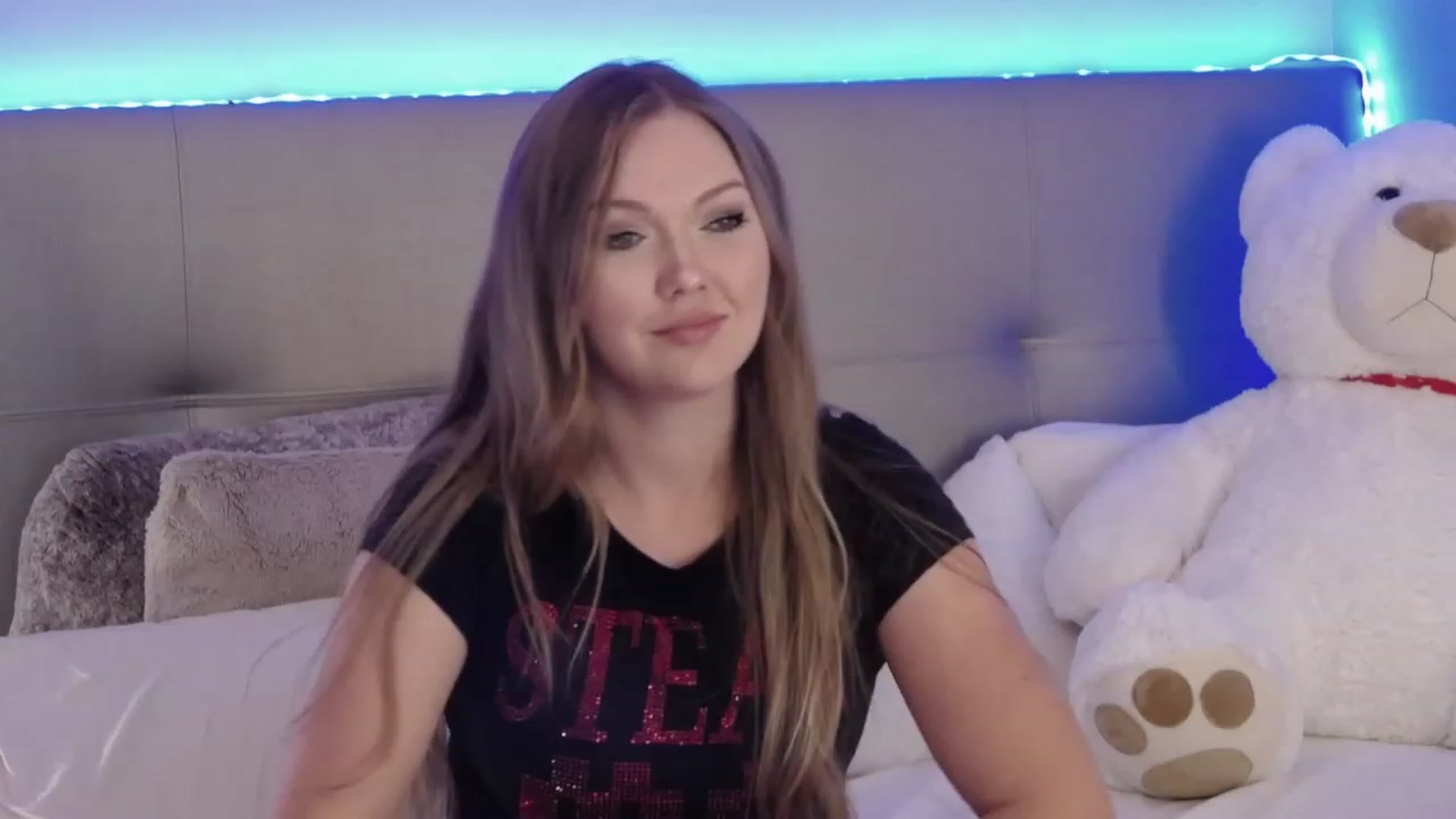 Gallery image thumbnail from KittyKpk's myfreecams stream on, 04/20/2023, 24:07 image 2 of 20