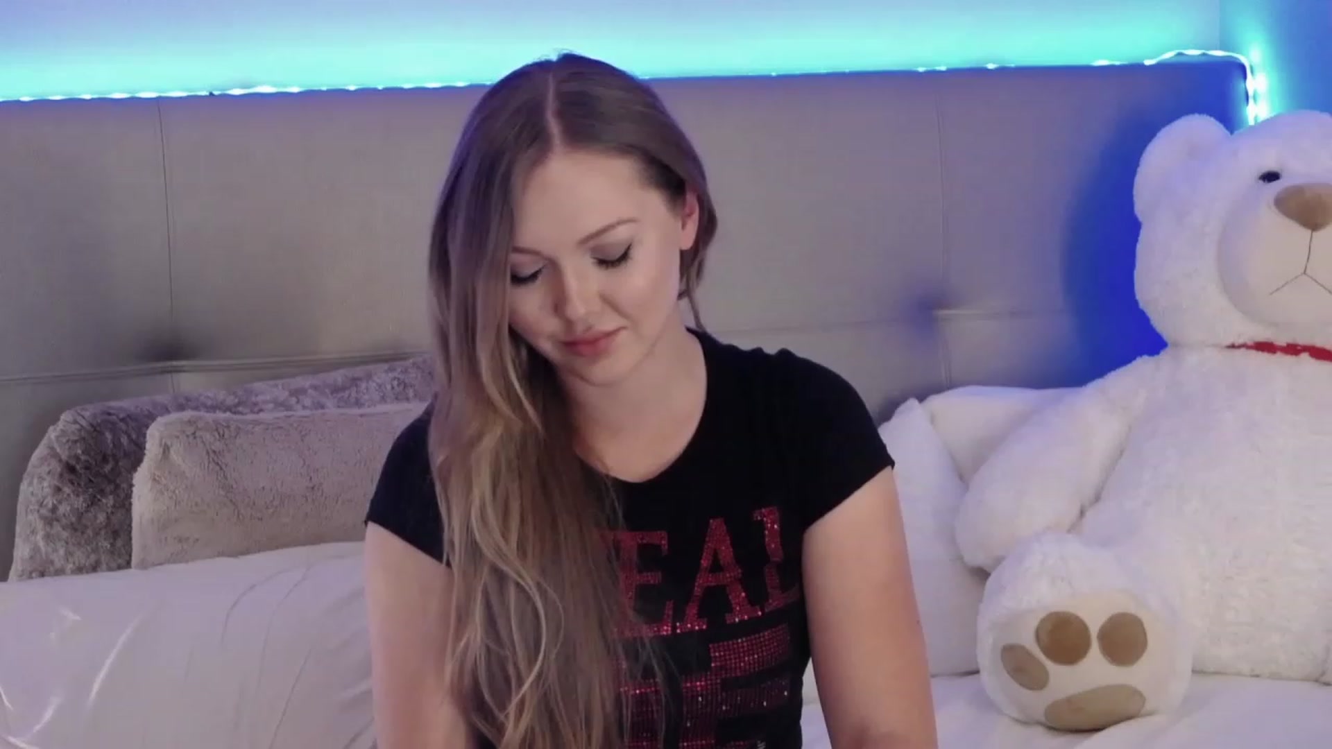 Gallery image thumbnail from KittyKpk's myfreecams stream on, 04/20/2023, 24:07 image 13 of 20