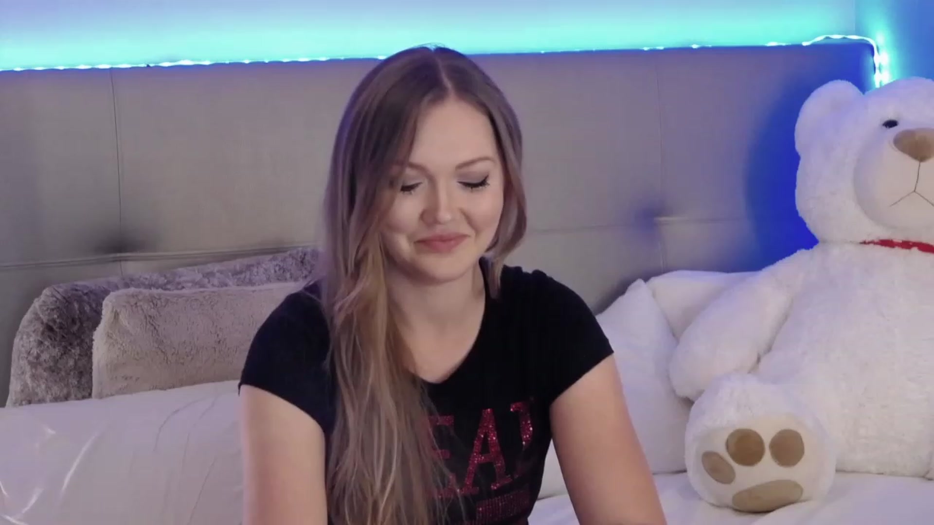 Gallery image thumbnail from KittyKpk's myfreecams stream on, 04/20/2023, 24:07 image 18 of 20