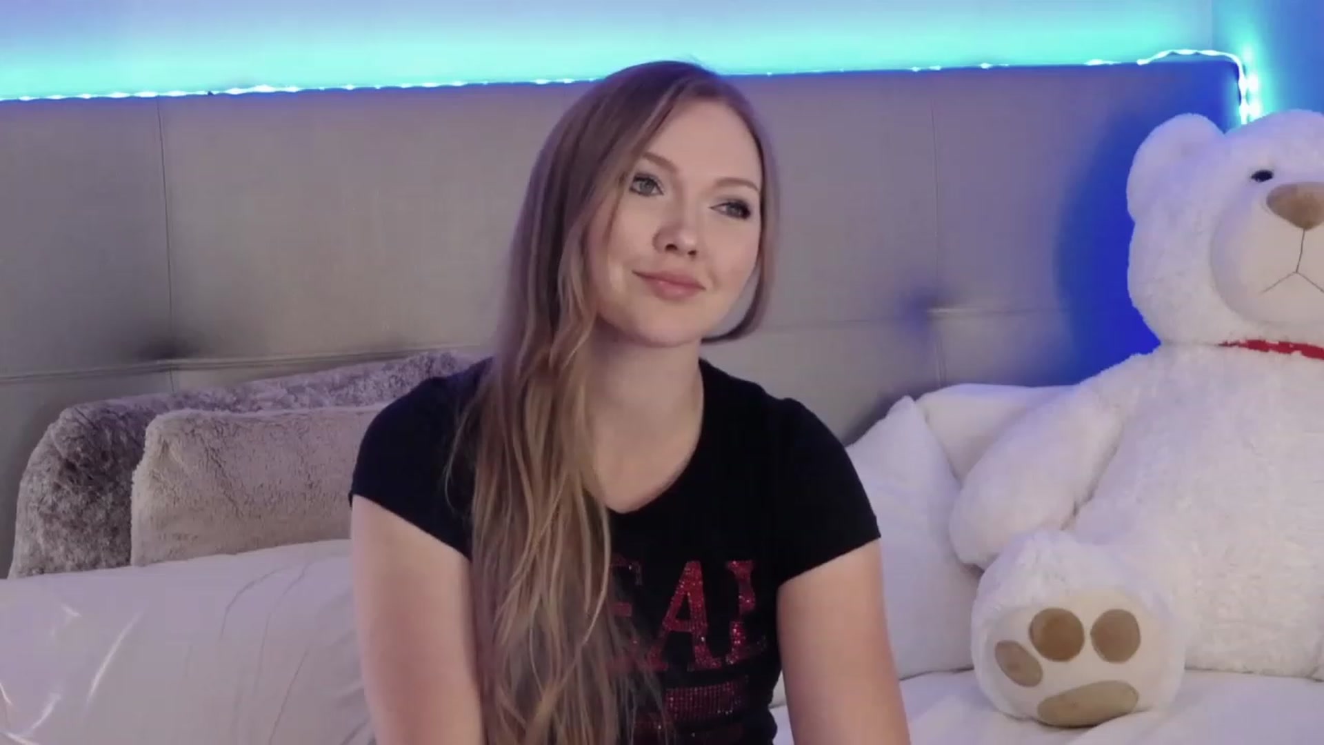 Gallery image thumbnail from KittyKpk's myfreecams stream on, 04/20/2023, 24:07 image 12 of 20