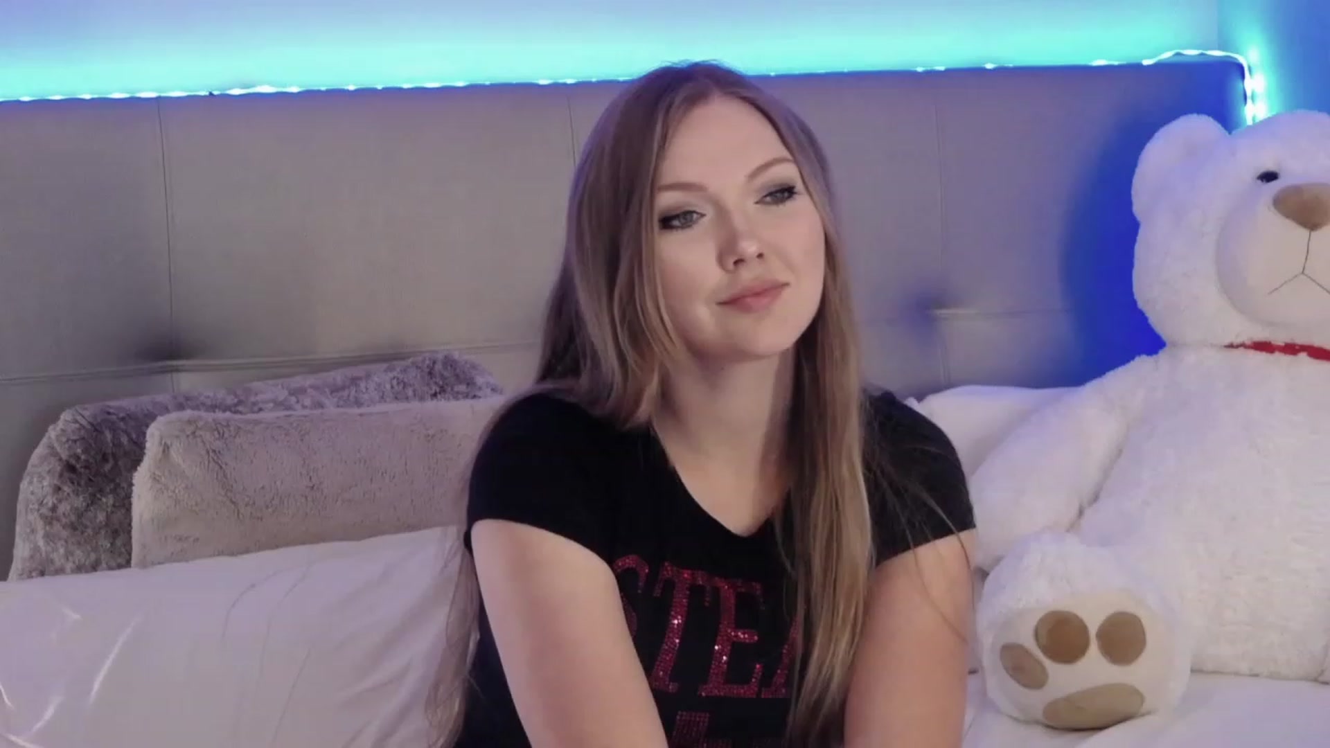 Gallery image thumbnail from KittyKpk's myfreecams stream on, 04/20/2023, 24:07 image 7 of 20