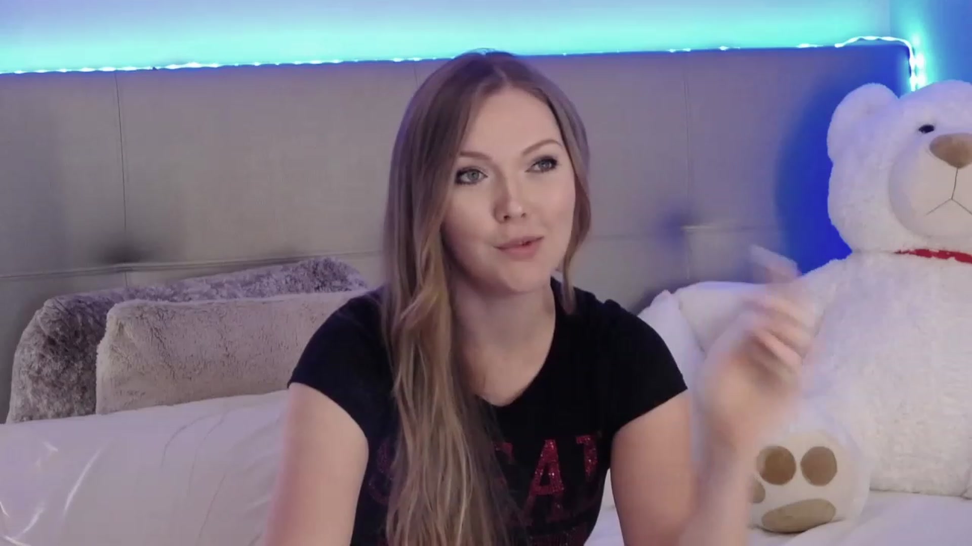 Gallery image thumbnail from KittyKpk's myfreecams stream on, 04/20/2023, 24:07 image 19 of 20