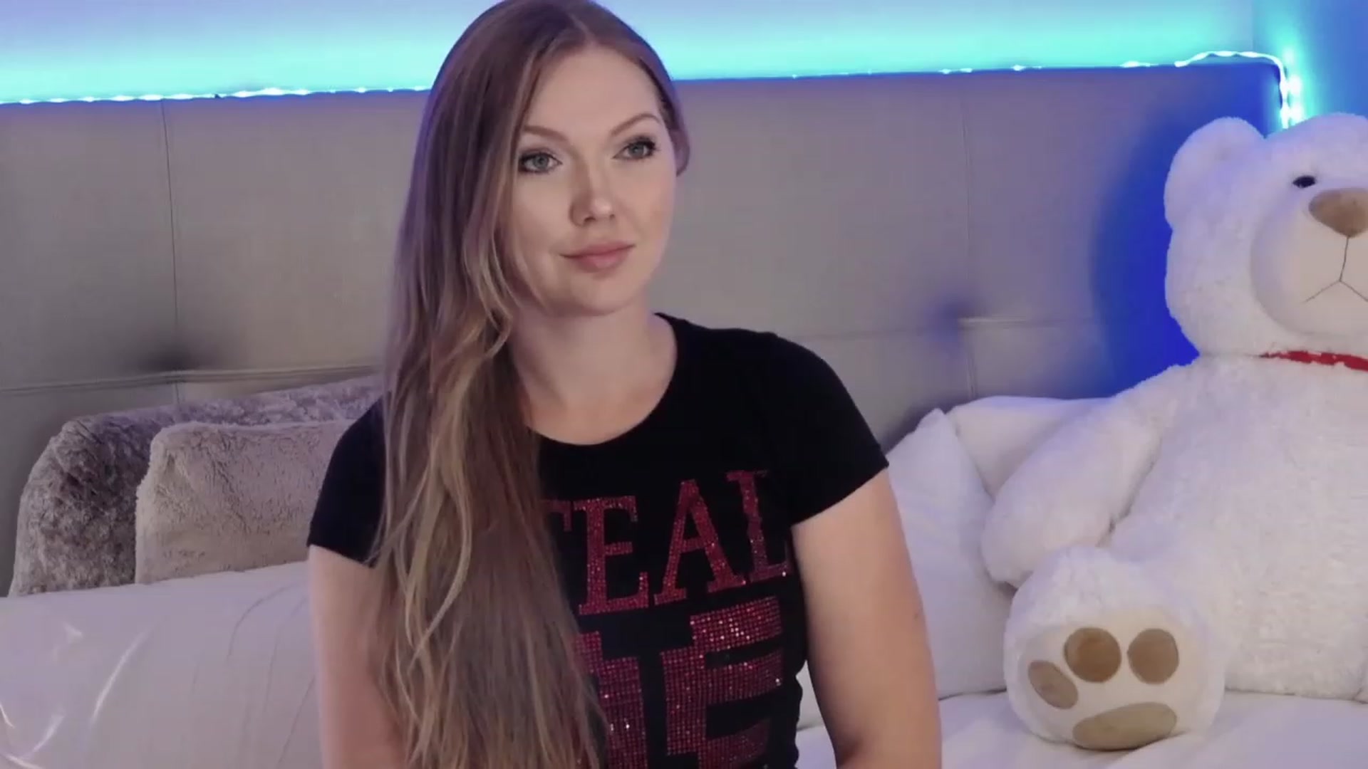 Gallery image thumbnail from KittyKpk's myfreecams stream on, 04/20/2023, 24:07 image 8 of 20