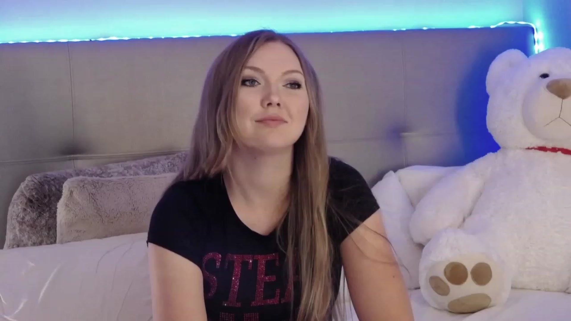 Gallery image thumbnail from KittyKpk's myfreecams stream on, 04/20/2023, 24:07 image 6 of 20