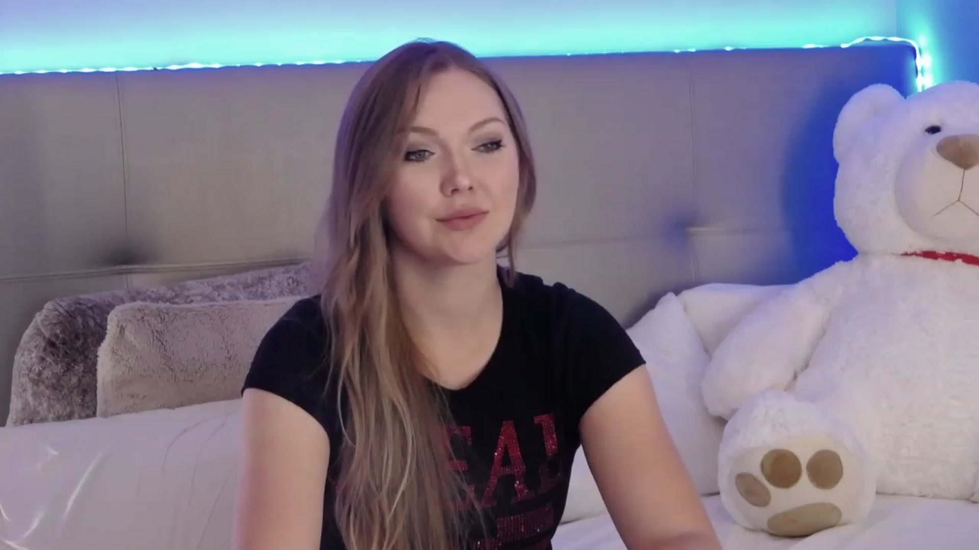 Gallery image thumbnail from KittyKpk's myfreecams stream on, 04/20/2023, 24:07 image 16 of 20