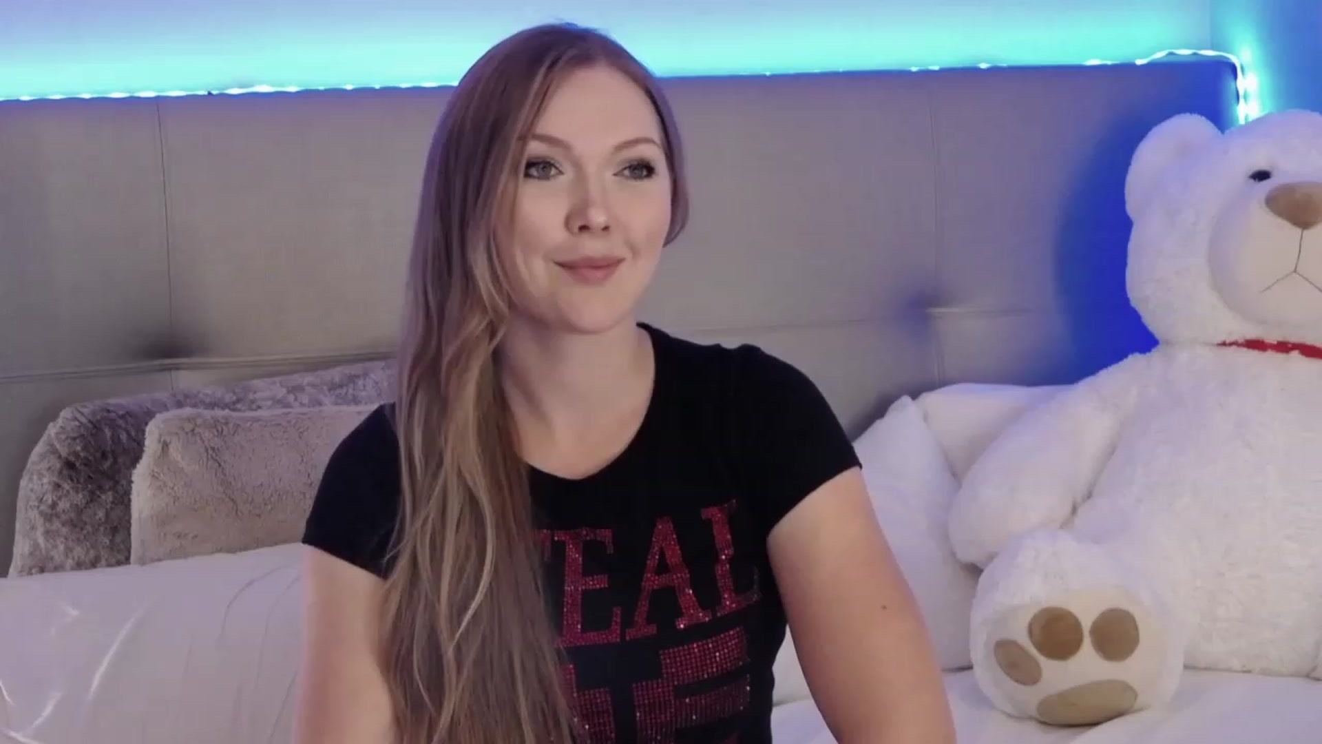 Gallery image thumbnail from KittyKpk's myfreecams stream on, 04/20/2023, 24:07 image 9 of 20