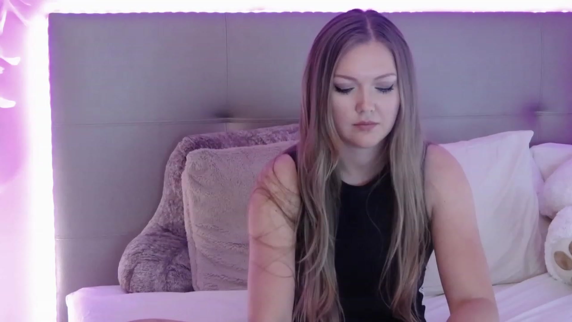 Gallery image thumbnail from KittyKpk's myfreecams stream on, 04/20/2023, 19:10 image 9 of 20