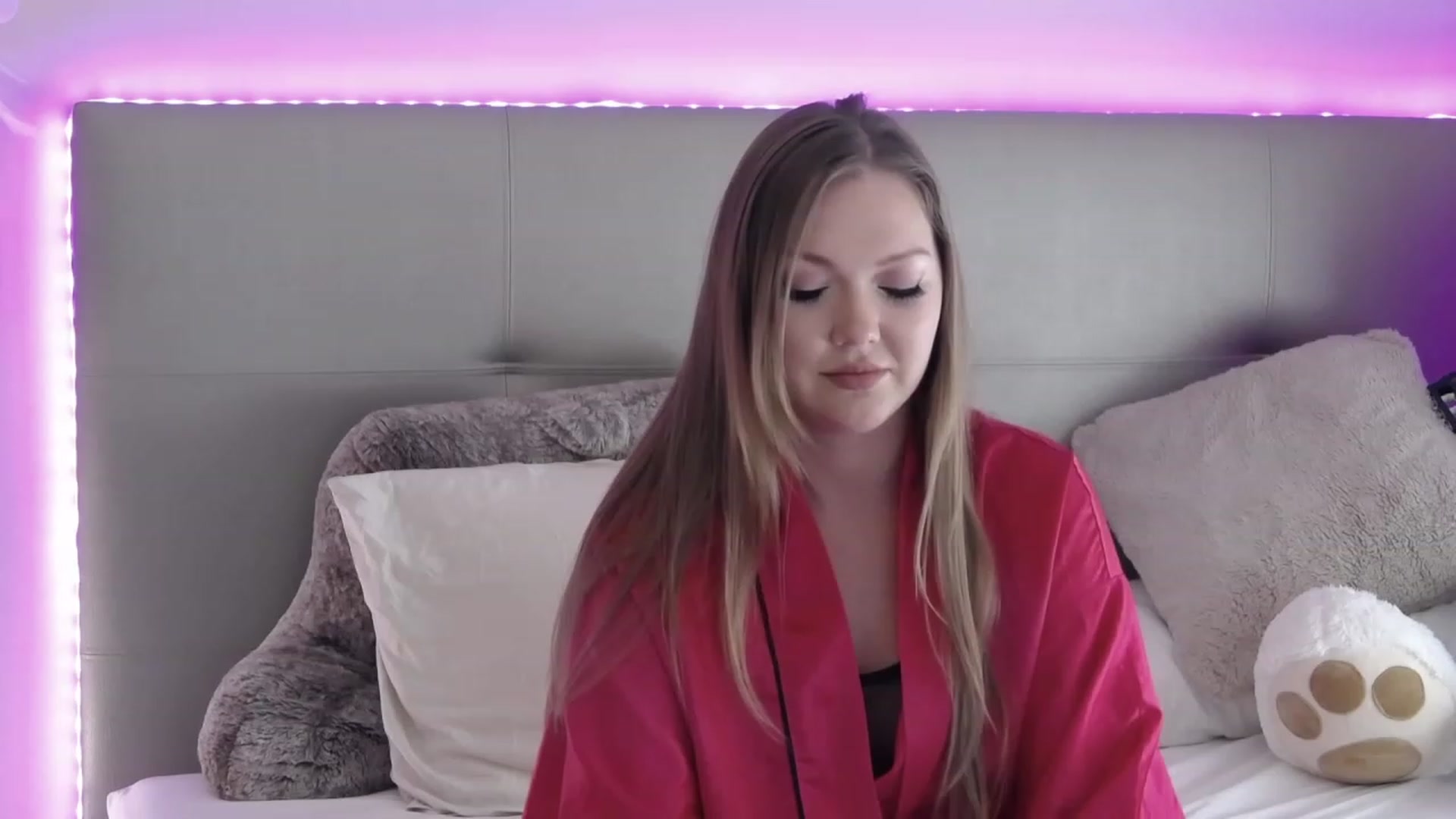 Gallery image thumbnail from KittyKpk's myfreecams stream on, 04/25/2023, 13:30 image 6 of 20