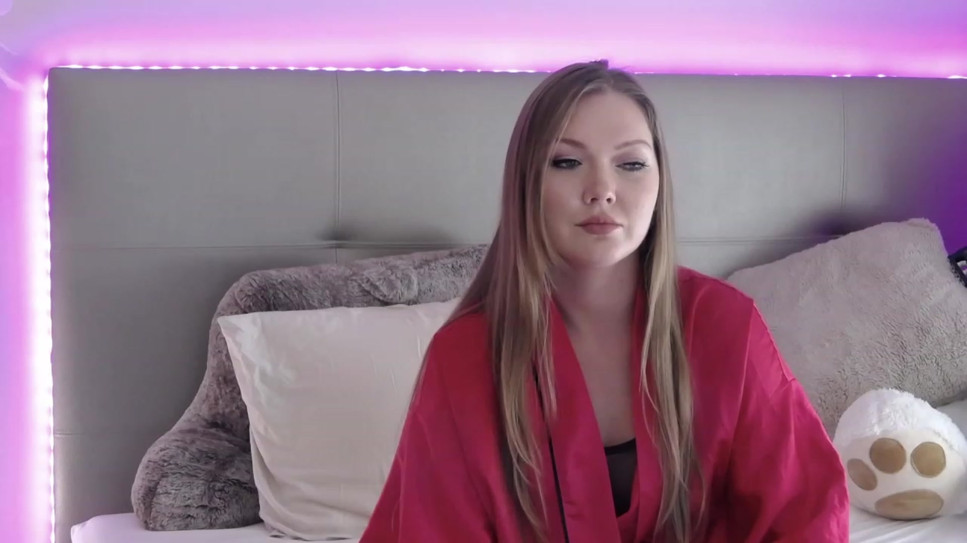 Gallery image thumbnail from KittyKpk's myfreecams stream on, 04/25/2023, 13:30 image 7 of 20