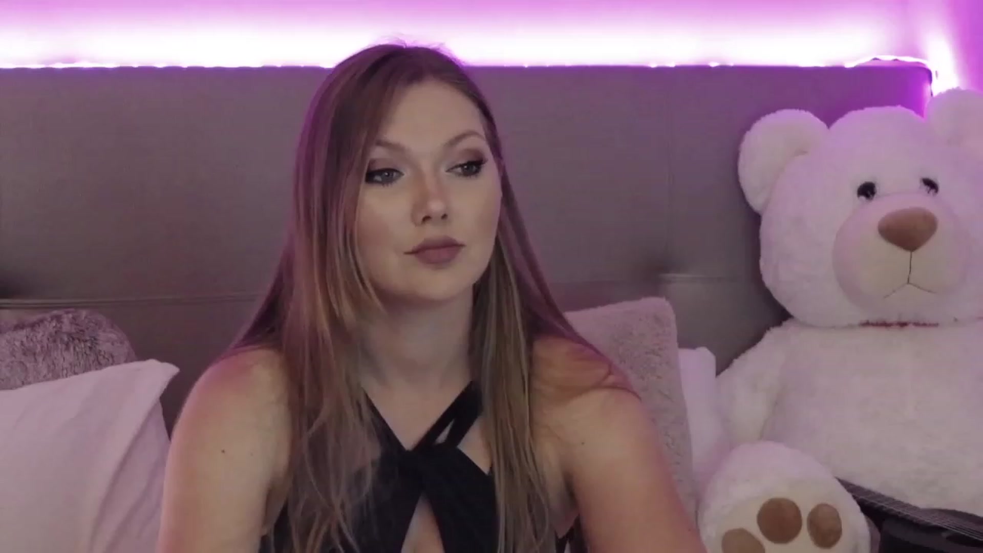 Gallery image thumbnail from KittyKpk's myfreecams stream on, 04/30/2023, 01:13 image 4 of 20