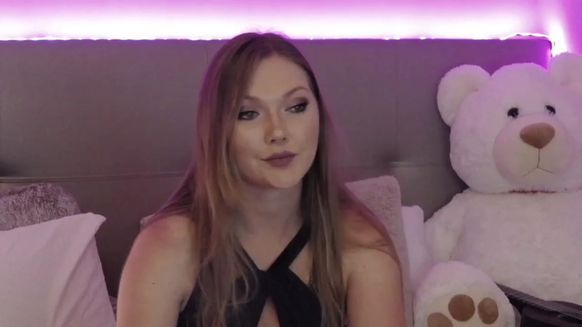 Gallery image thumbnail from KittyKpk's myfreecams stream on, 04/30/2023, 01:13 image 5 of 20