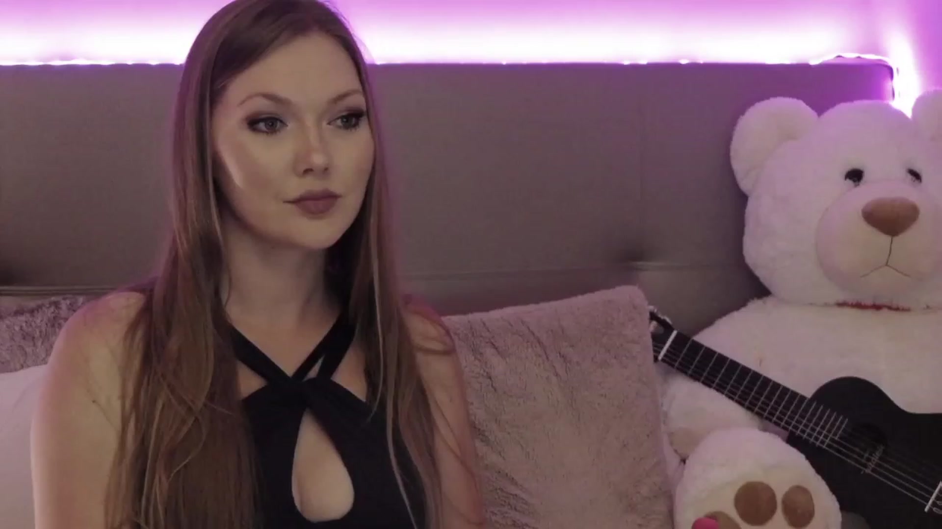 Gallery image thumbnail from KittyKpk's myfreecams stream on, 04/30/2023, 01:13 image 16 of 20