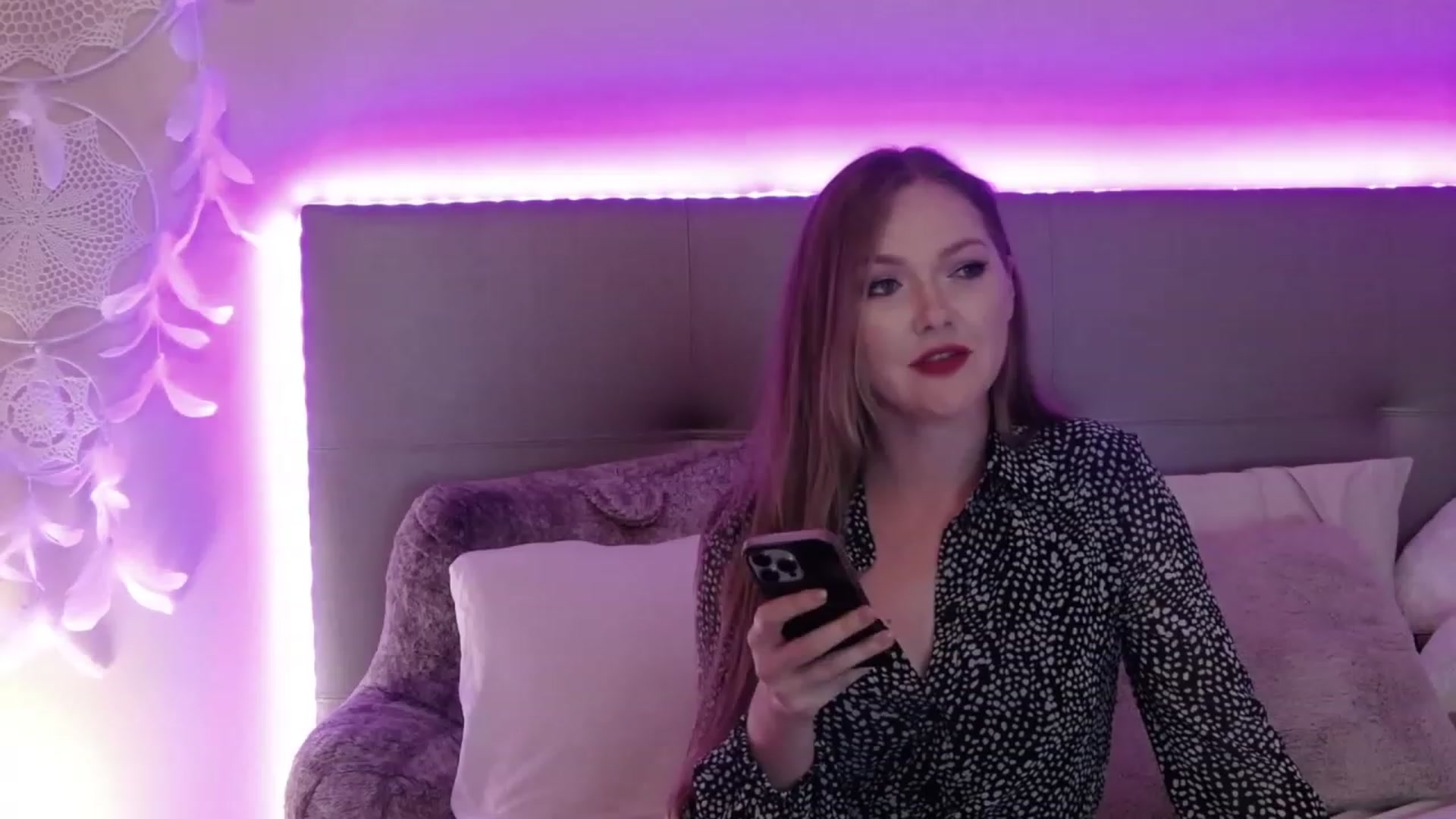 Gallery image thumbnail from KittyKpk's myfreecams stream on, 05/15/2023, 24:40 image 16 of 20