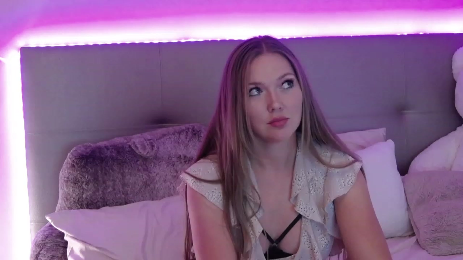 Gallery image thumbnail from KittyKpk's myfreecams stream on, 05/27/2023, 16:27 image 17 of 20