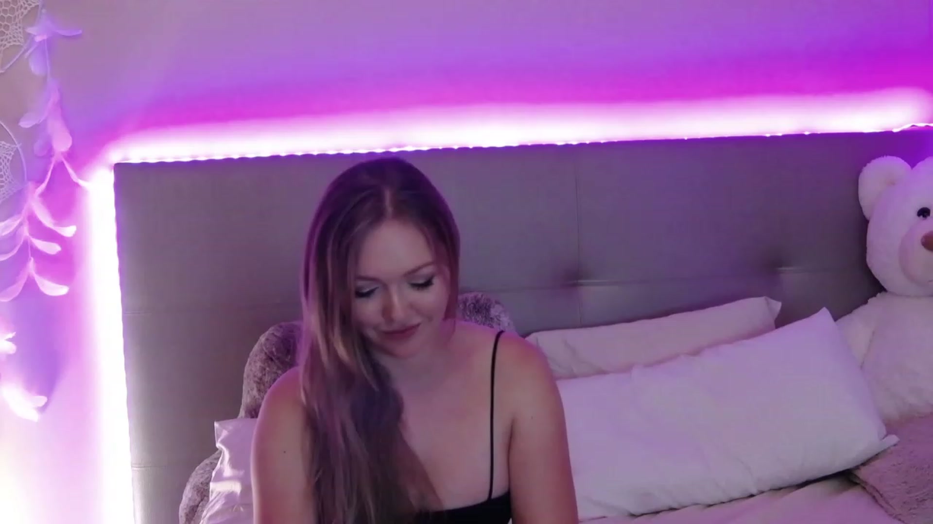 Gallery image thumbnail from KittyKpk's myfreecams stream on, 06/03/2023, 02:25 image 15 of 20