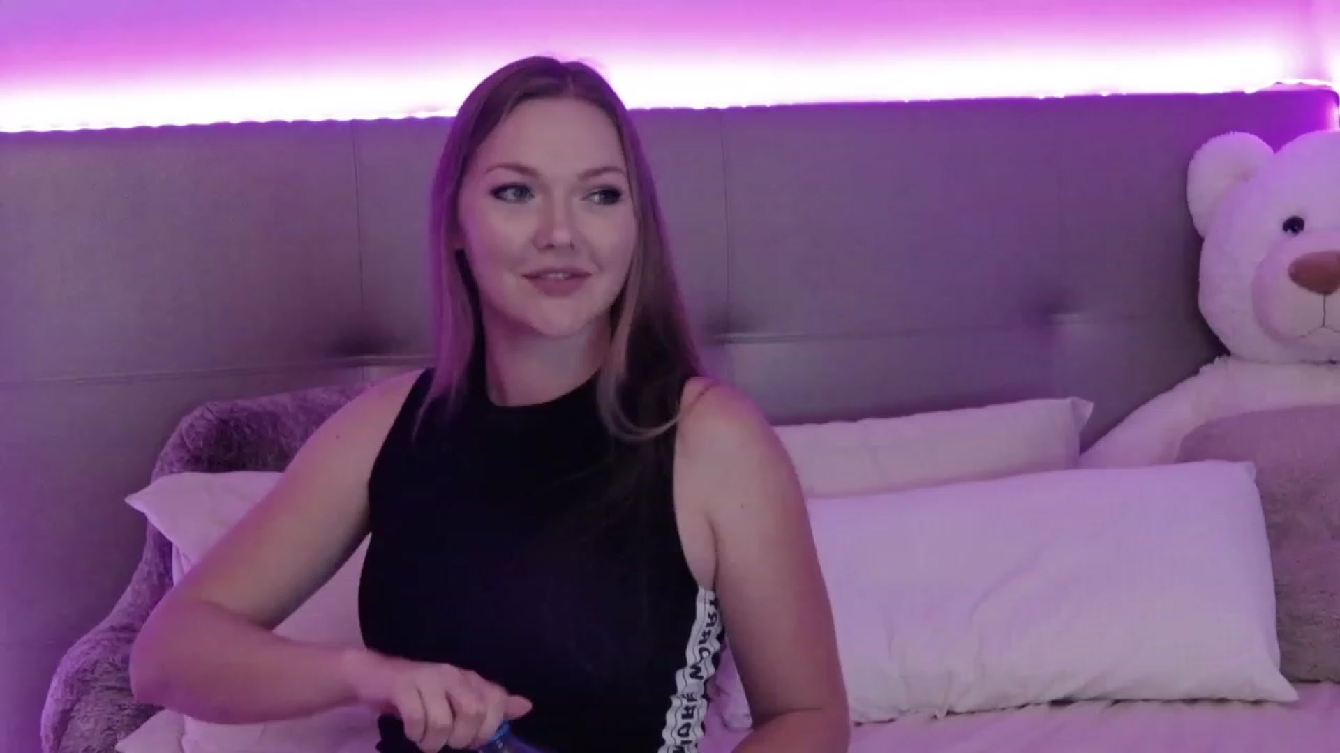 Gallery image thumbnail from KittyKpk's myfreecams stream on, 06/05/2023, 21:38 image 7 of 20