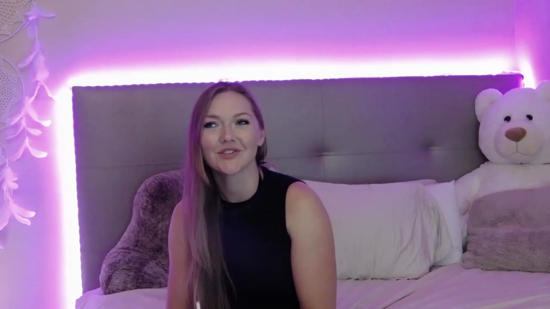 Gallery image thumbnail from KittyKpk's myfreecams stream on, 06/05/2023, 23:53 image 17 of 20