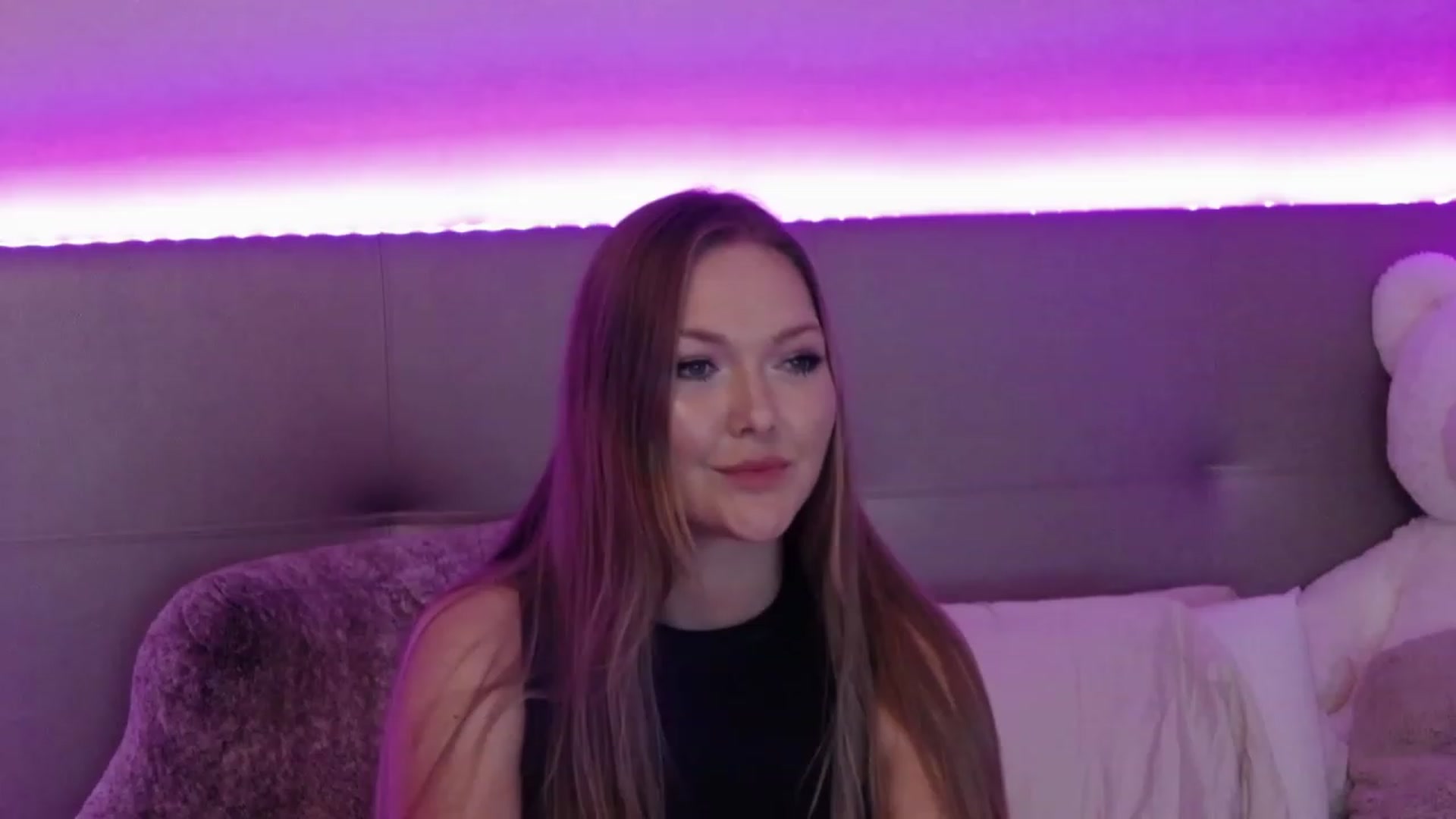 Gallery image thumbnail from KittyKpk's myfreecams stream on, 06/05/2023, 23:53 image 3 of 20