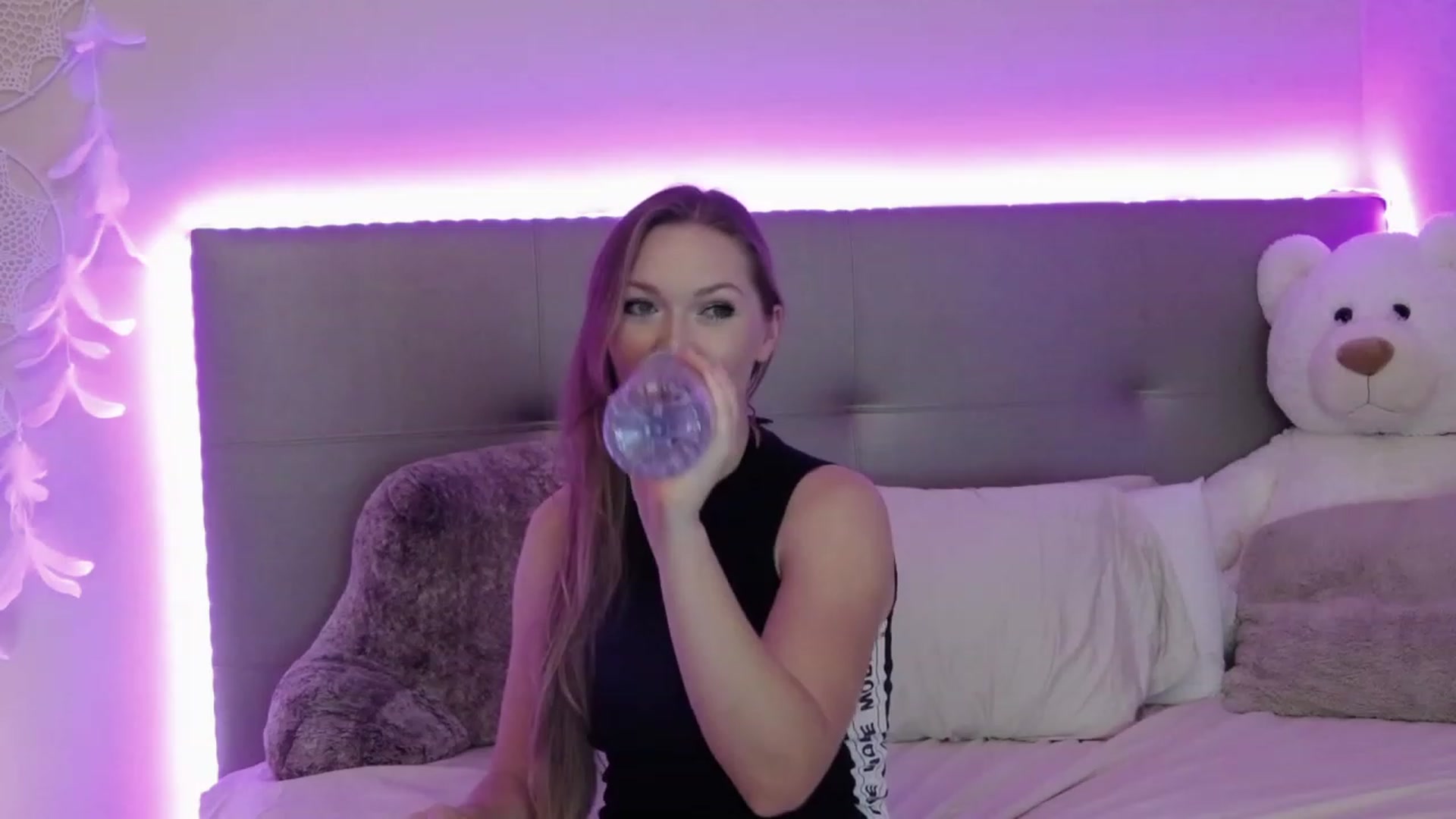 Gallery image thumbnail from KittyKpk's myfreecams stream on, 06/05/2023, 23:53 image 14 of 20