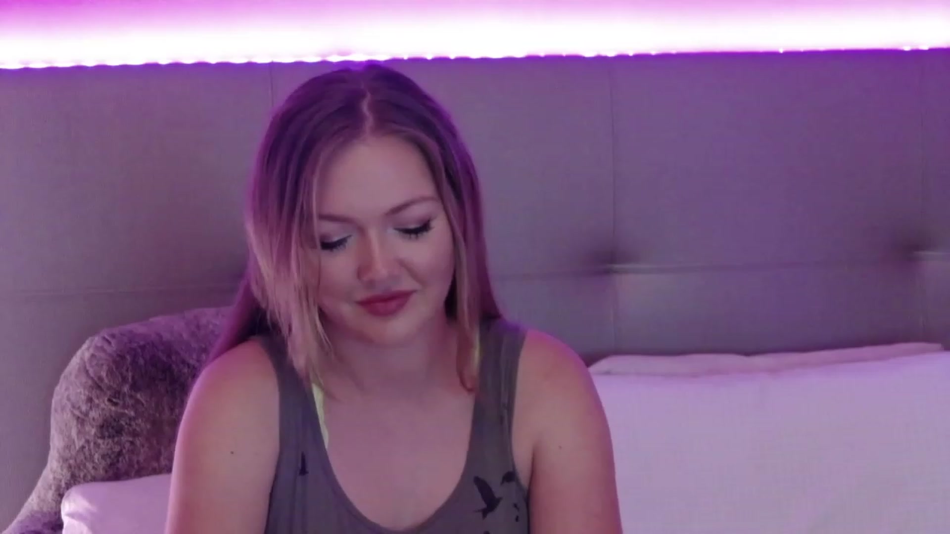 Gallery image thumbnail from KittyKpk's myfreecams stream on, 06/07/2023, 22:00 image 12 of 20