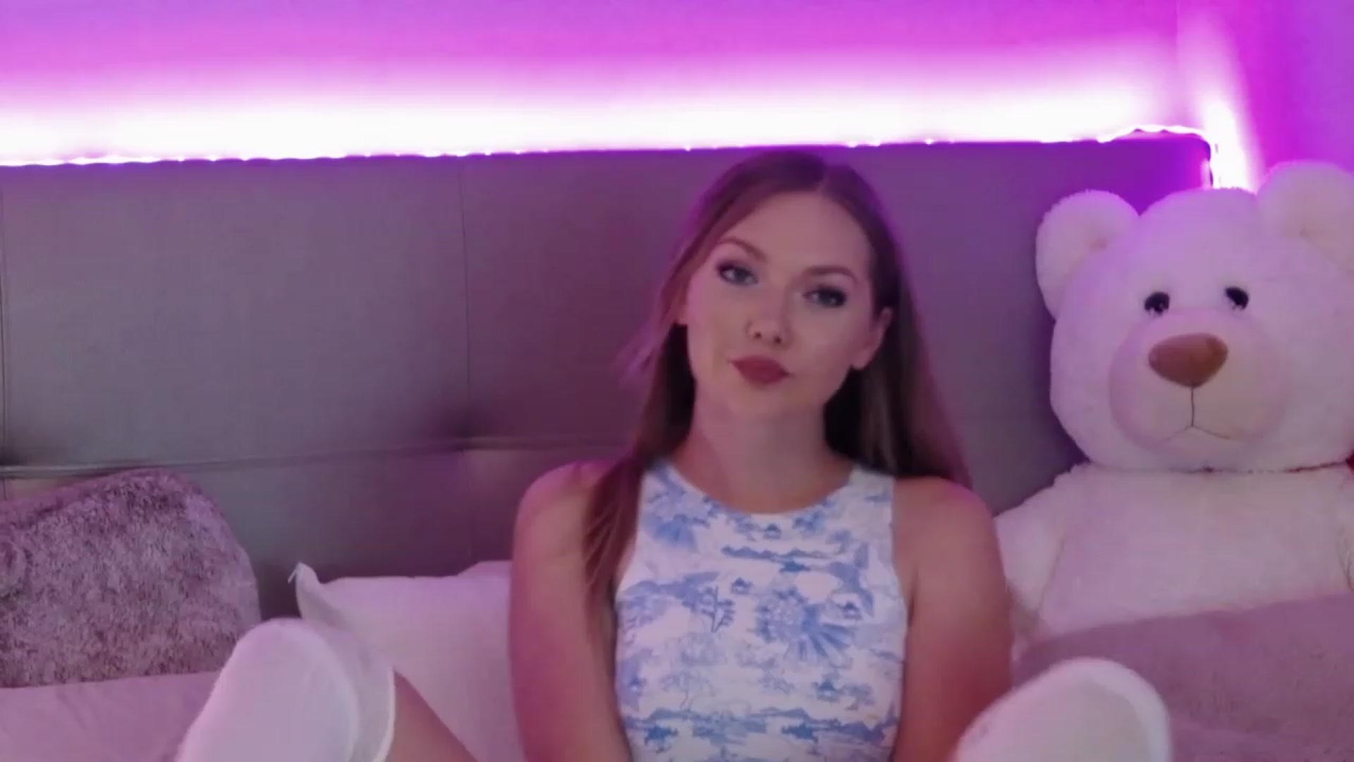 Gallery image thumbnail from KittyKpk's myfreecams stream on, 06/09/2023, 22:31 image 12 of 20