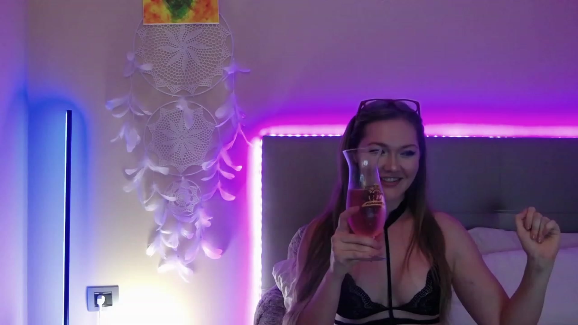 Gallery image thumbnail from KittyKpk's myfreecams stream on, 06/14/2023, 24:36 image 16 of 20