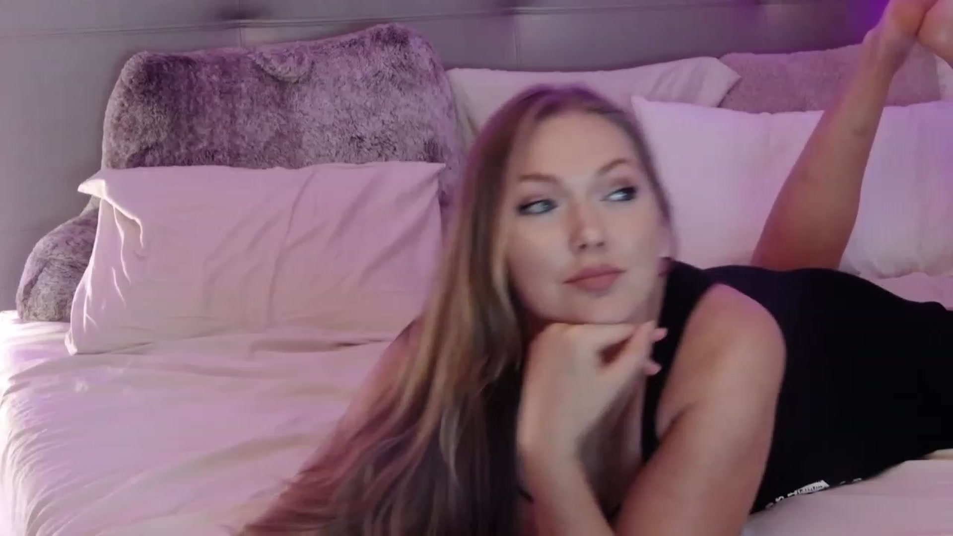 Gallery image thumbnail from KittyKpk's myfreecams stream on, 06/25/2023, 23:45 image 10 of 20