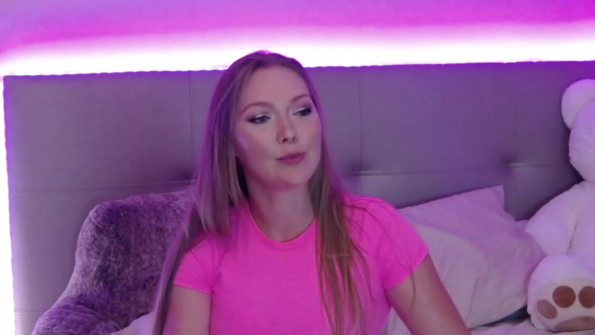 Gallery image thumbnail from KittyKpk's myfreecams stream on, 07/10/2023, 24:27 image 4 of 20