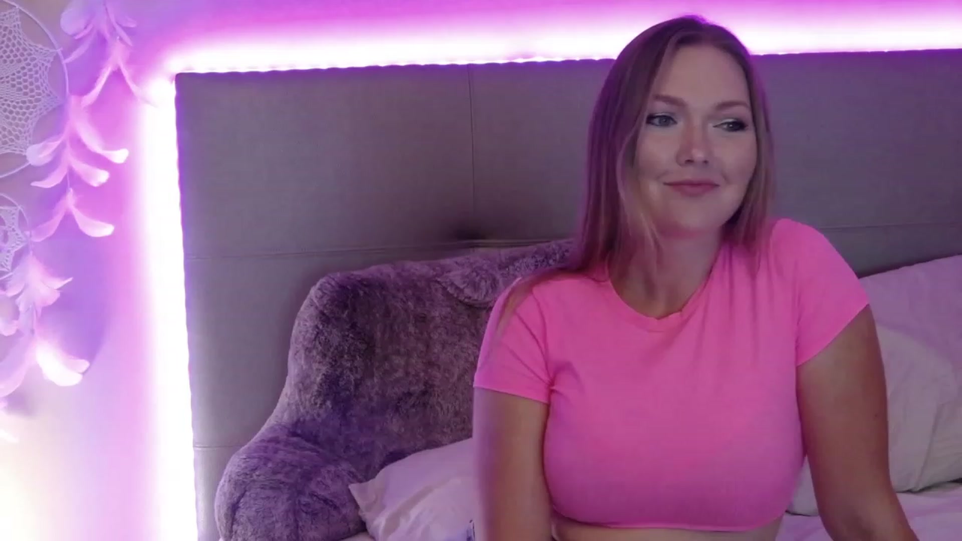 Gallery image thumbnail from KittyKpk's myfreecams stream on, 07/10/2023, 24:27 image 14 of 20