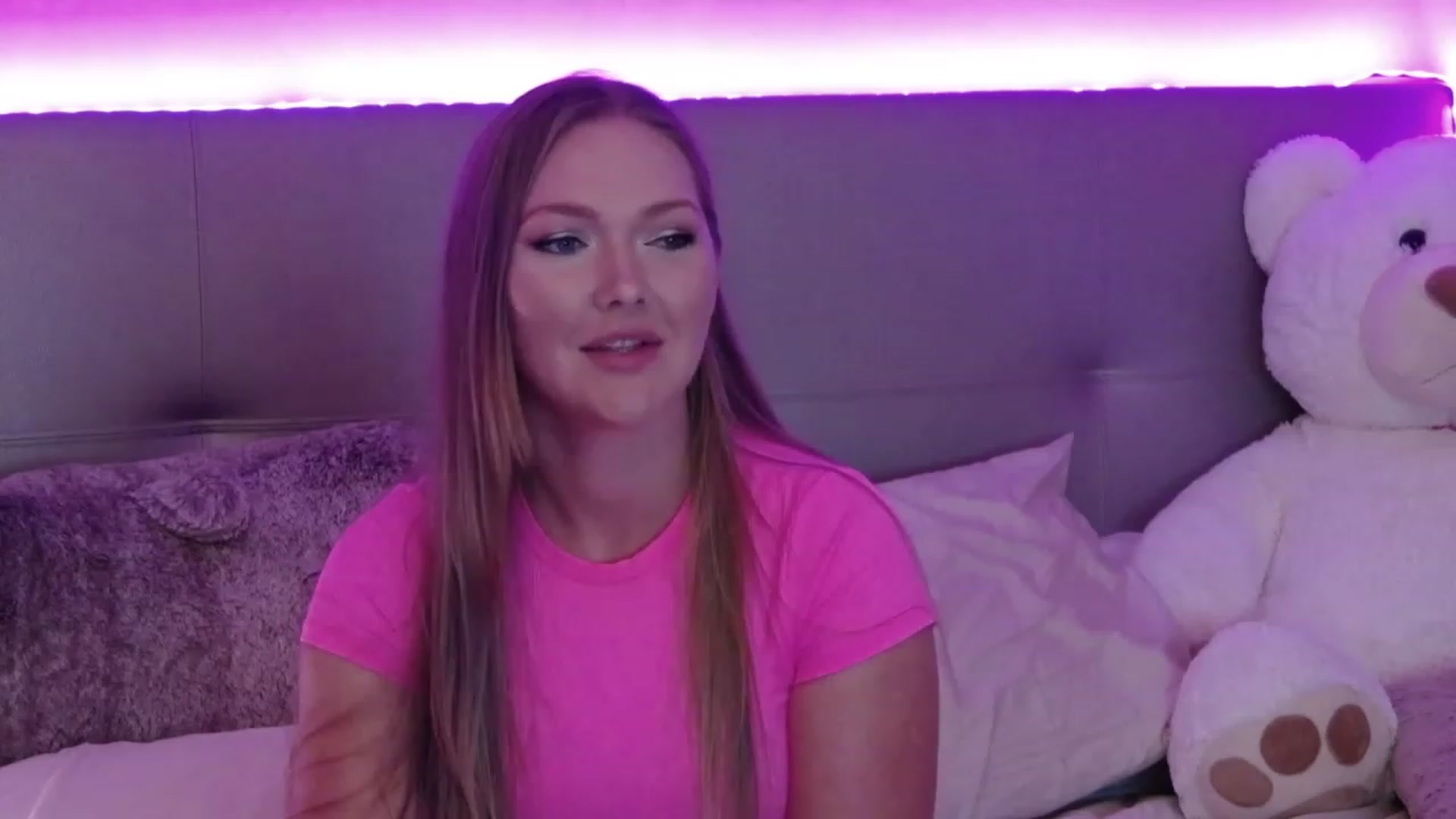 Gallery image thumbnail from KittyKpk's myfreecams stream on, 07/10/2023, 01:47 image 4 of 20