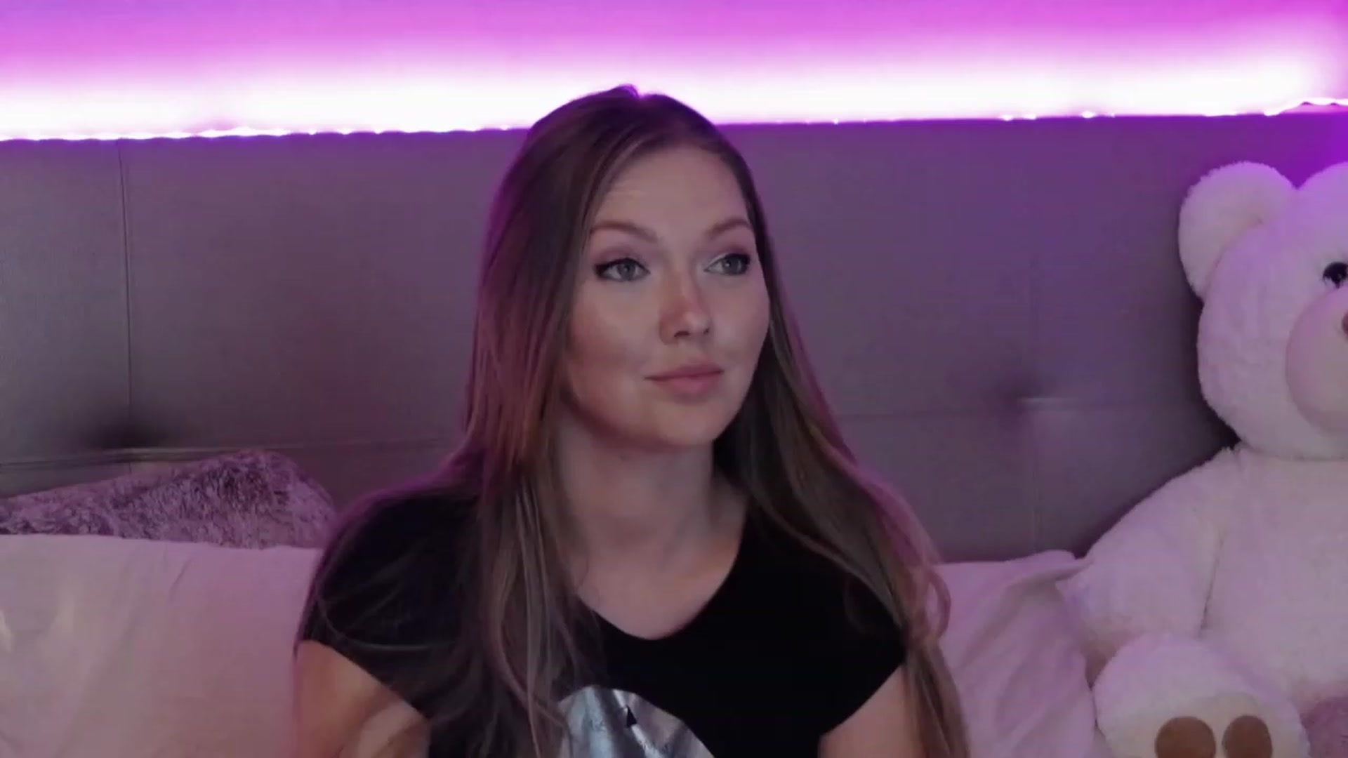 Gallery image thumbnail from KittyKpk's myfreecams stream on, 07/13/2023, 24:00 image 20 of 20