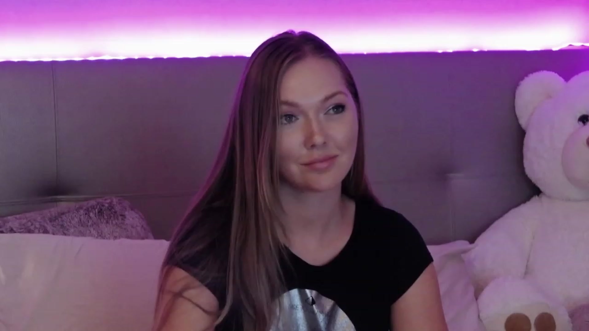 Gallery image thumbnail from KittyKpk's myfreecams stream on, 07/13/2023, 24:00 image 19 of 20
