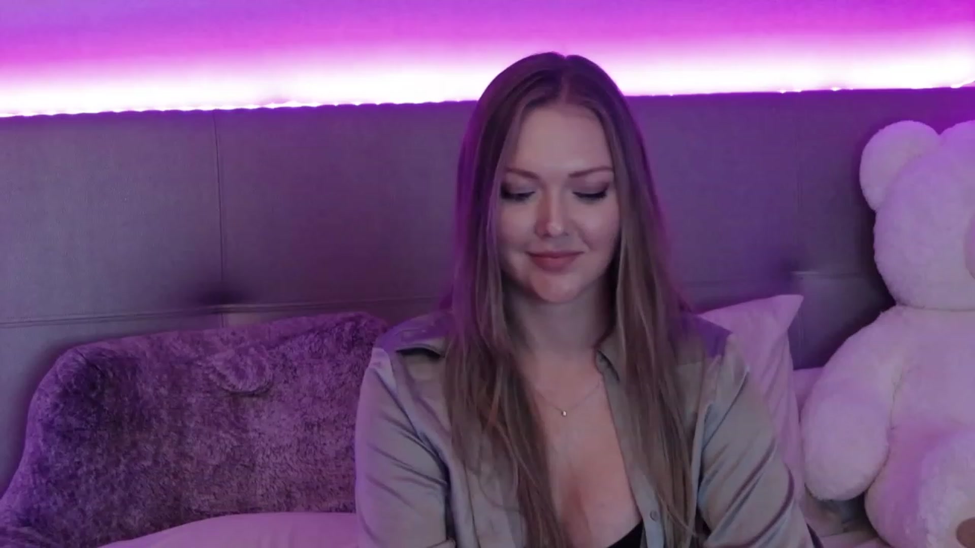 Gallery image thumbnail from KittyKpk's myfreecams stream on, 09/13/2023, 24:02 image 17 of 20