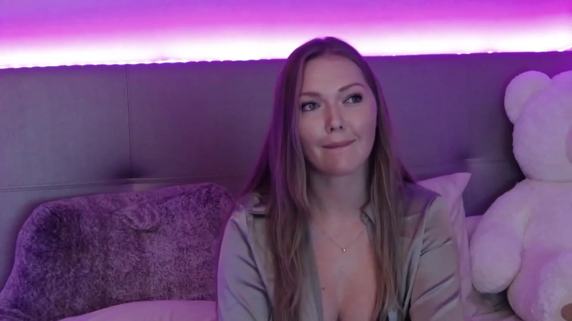 Gallery image thumbnail from KittyKpk's myfreecams stream on, 09/13/2023, 24:02 image 18 of 20