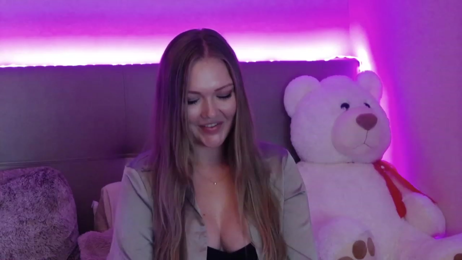 Gallery image thumbnail from KittyKpk's myfreecams stream on, 09/13/2023, 02:42 image 13 of 20