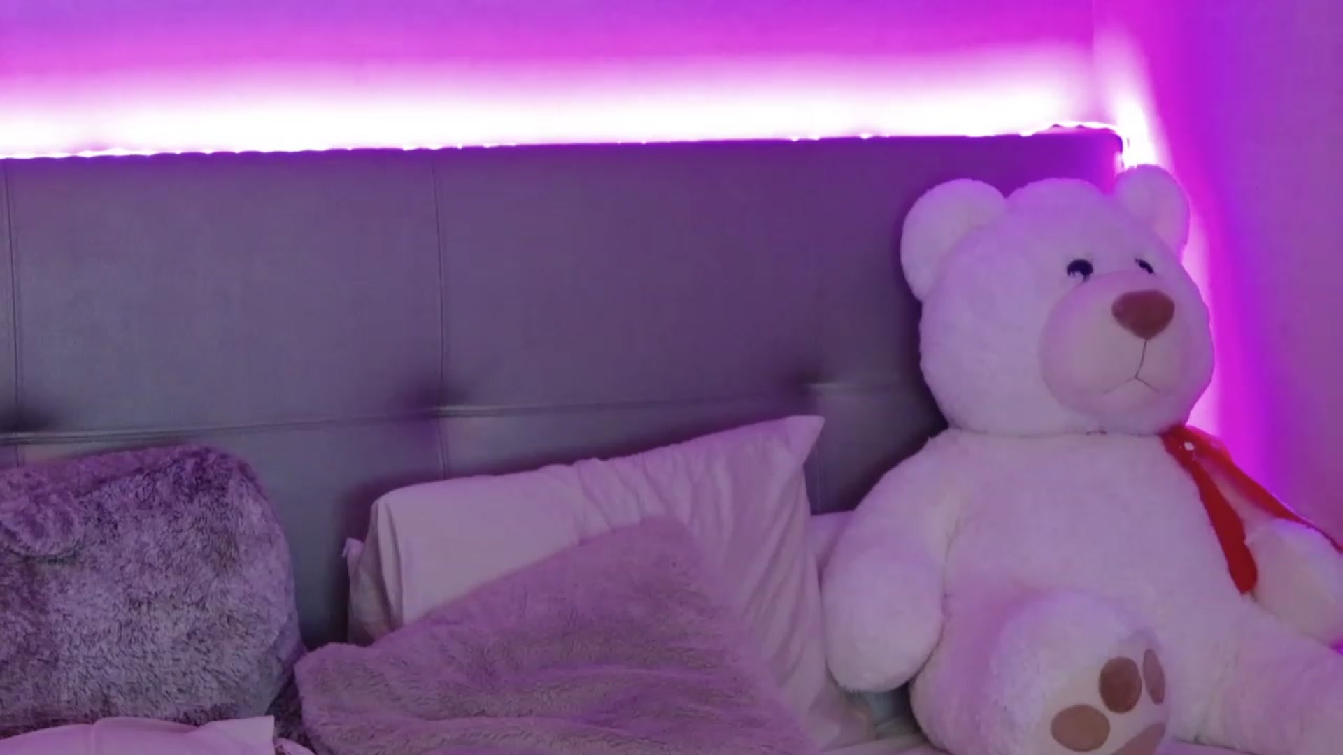 Gallery image thumbnail from KittyKpk's myfreecams stream on, 09/13/2023, 03:21 image 18 of 20