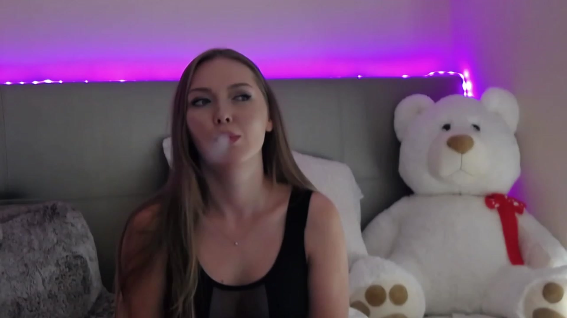 Gallery image thumbnail from KittyKpk's myfreecams stream on, 10/14/2023, 13:48 image 4 of 20