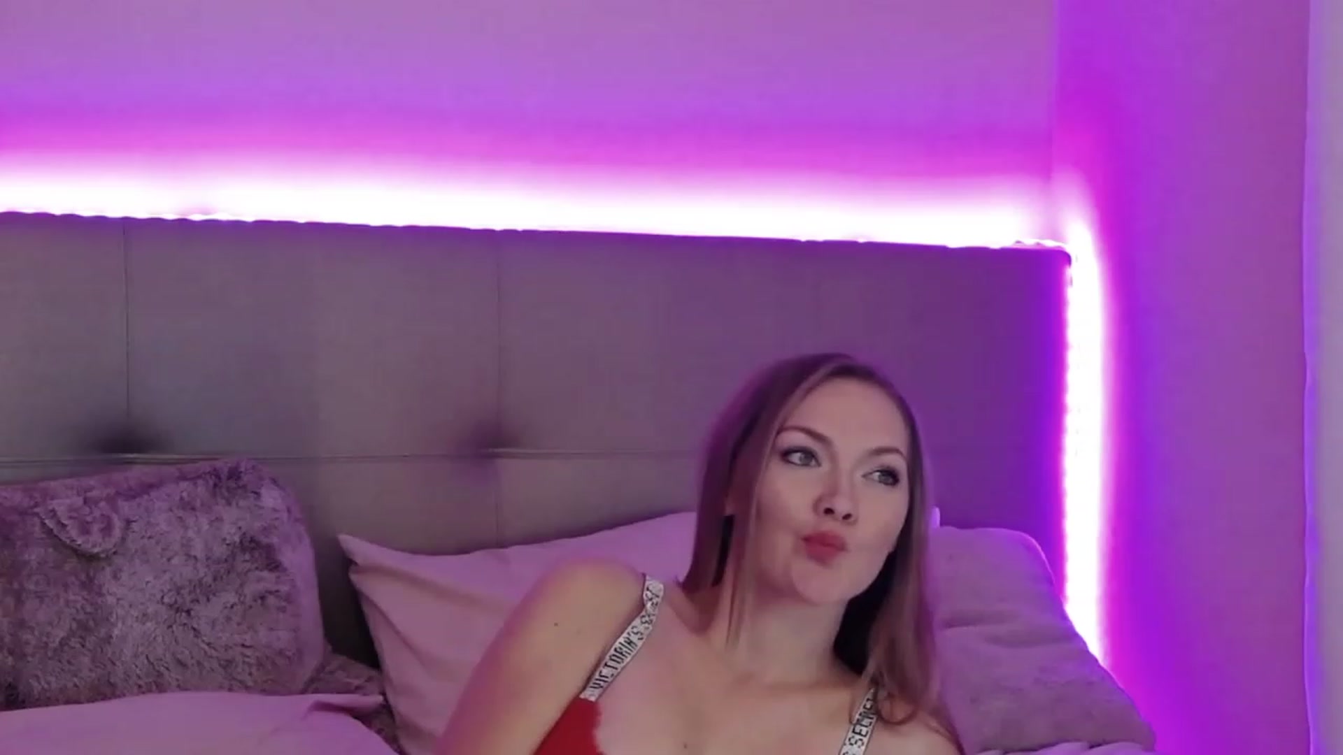 Gallery image thumbnail from KittyKpk's myfreecams stream on, 11/19/2023, 21:36 image 16 of 20